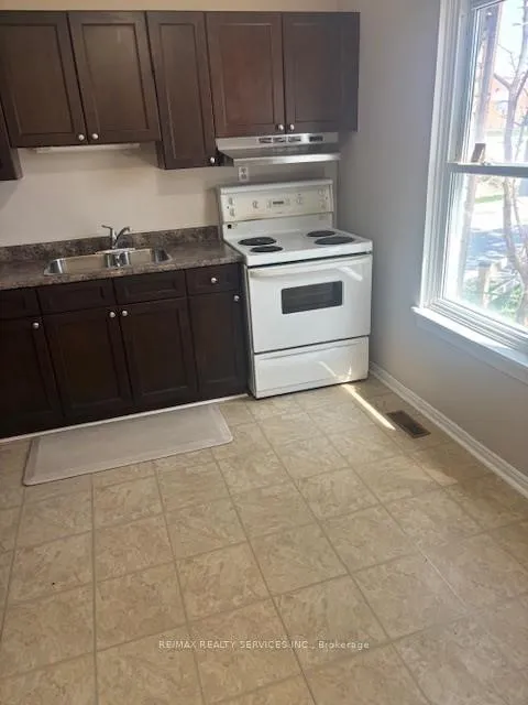 Photo 5 of Unit 1, 1020 Central Park Drive, Brampton, Northgate — HOMEH