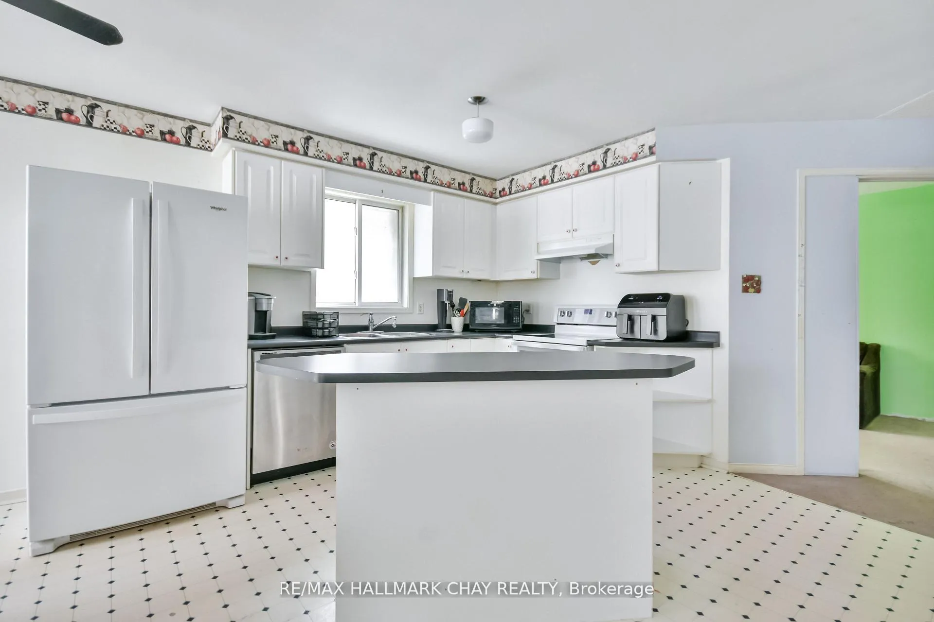 Photo 3 of 37 Loon Avenue, Barrie, Painswick South — HOMEH
