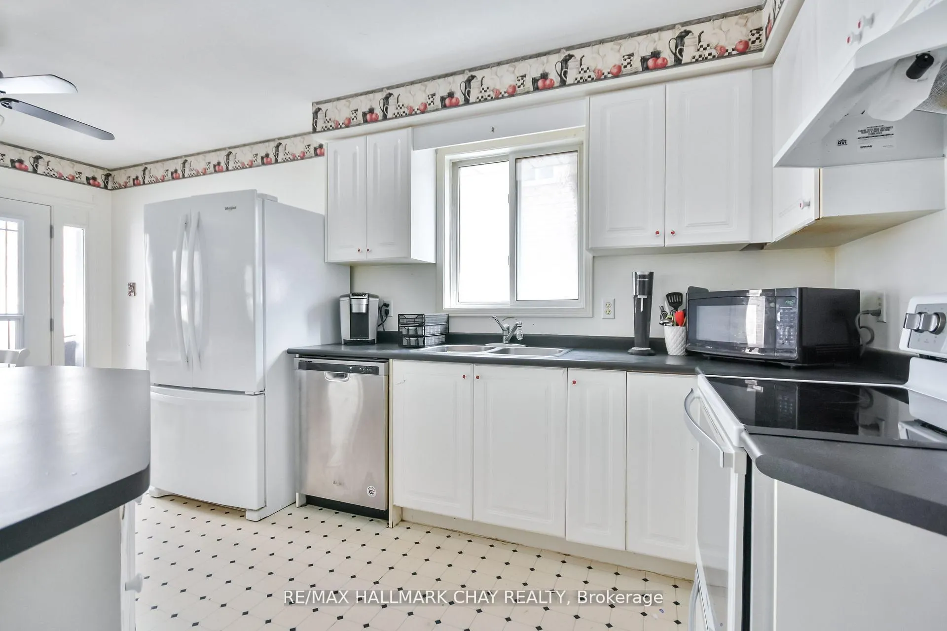 Photo 4 of 37 Loon Avenue, Barrie, Painswick South — HOMEH