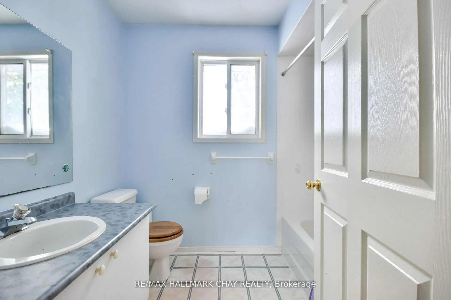 Photo 7 of 37 Loon Avenue, Barrie, Painswick South — HOMEH