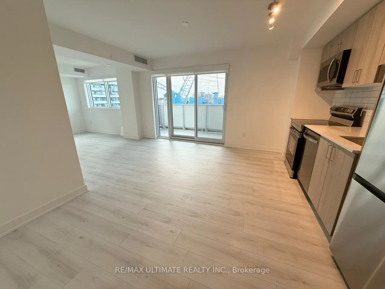 Photo 5 of Unit 302, 1010 Sandy Beach Road, Pickering, Bay Ridges — HOMEH