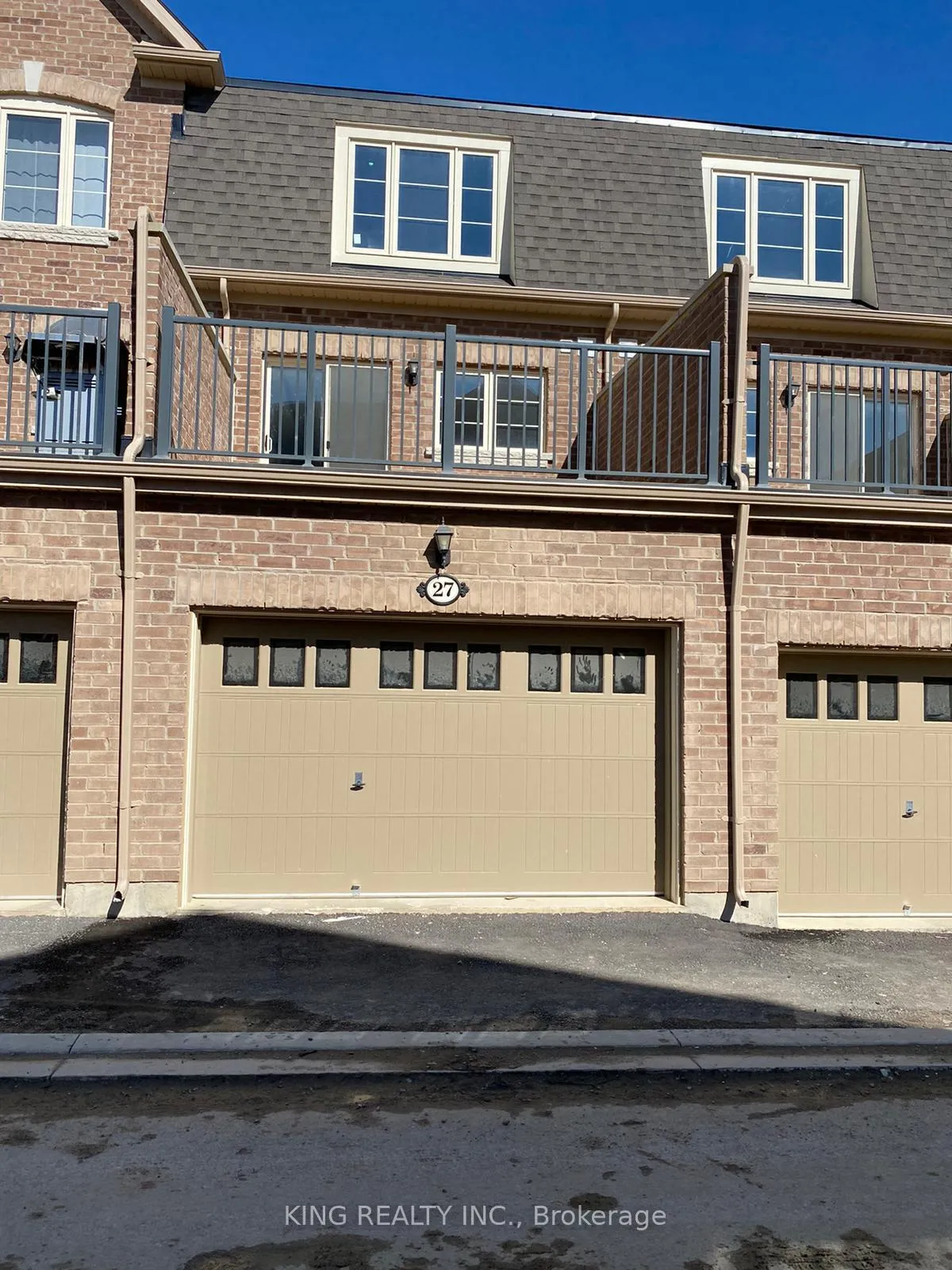 Photo 2 of 27 Finegan Circle, Brampton, Northwest Brampton — HOMEH