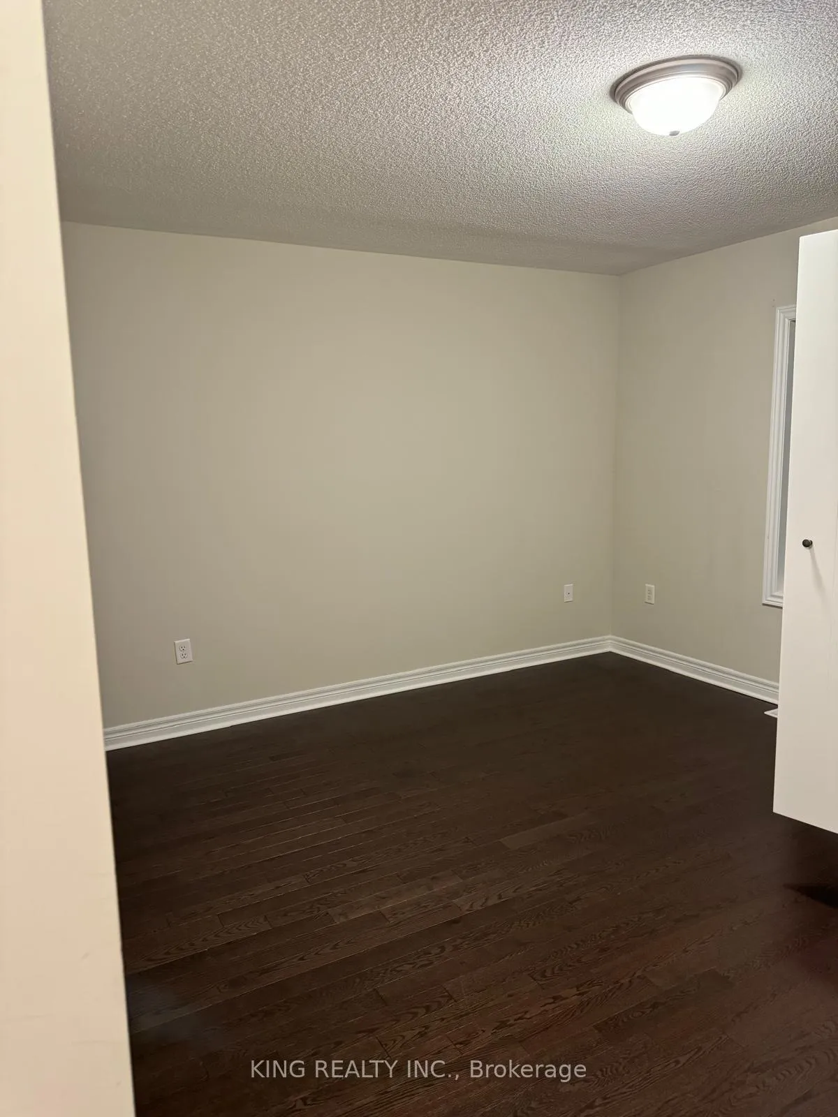Photo 3 of 27 Finegan Circle, Brampton, Northwest Brampton — HOMEH