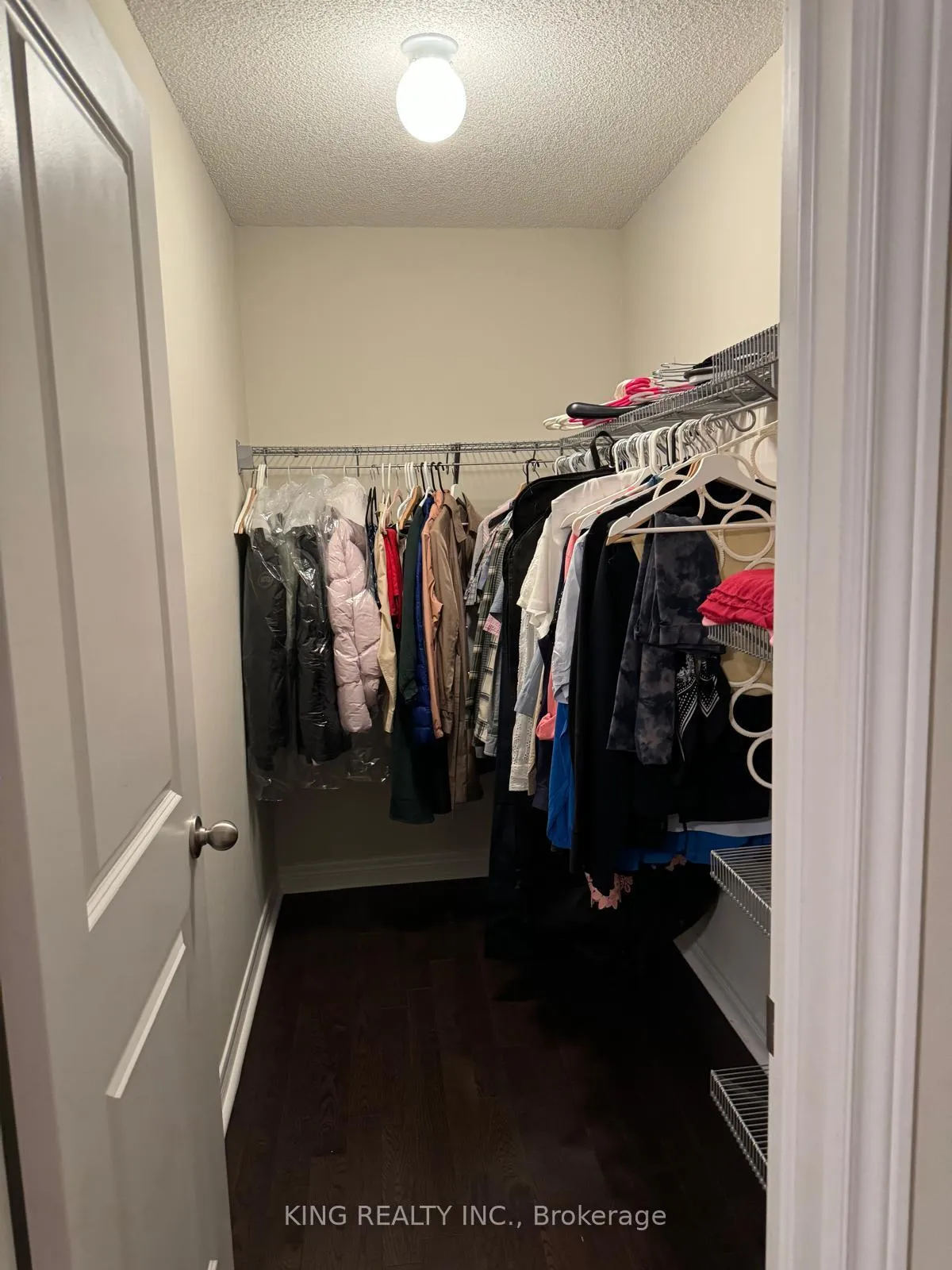 Photo 4 of 27 Finegan Circle, Brampton, Northwest Brampton — HOMEH