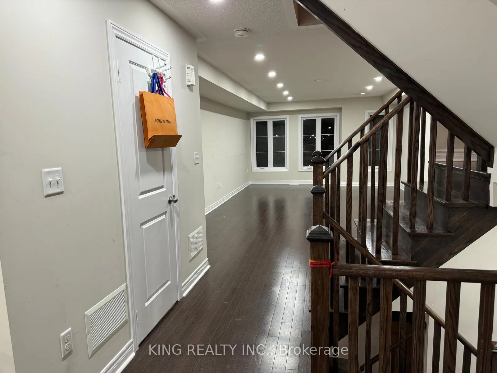 Photo 6 of 27 Finegan Circle, Brampton, Northwest Brampton — HOMEH