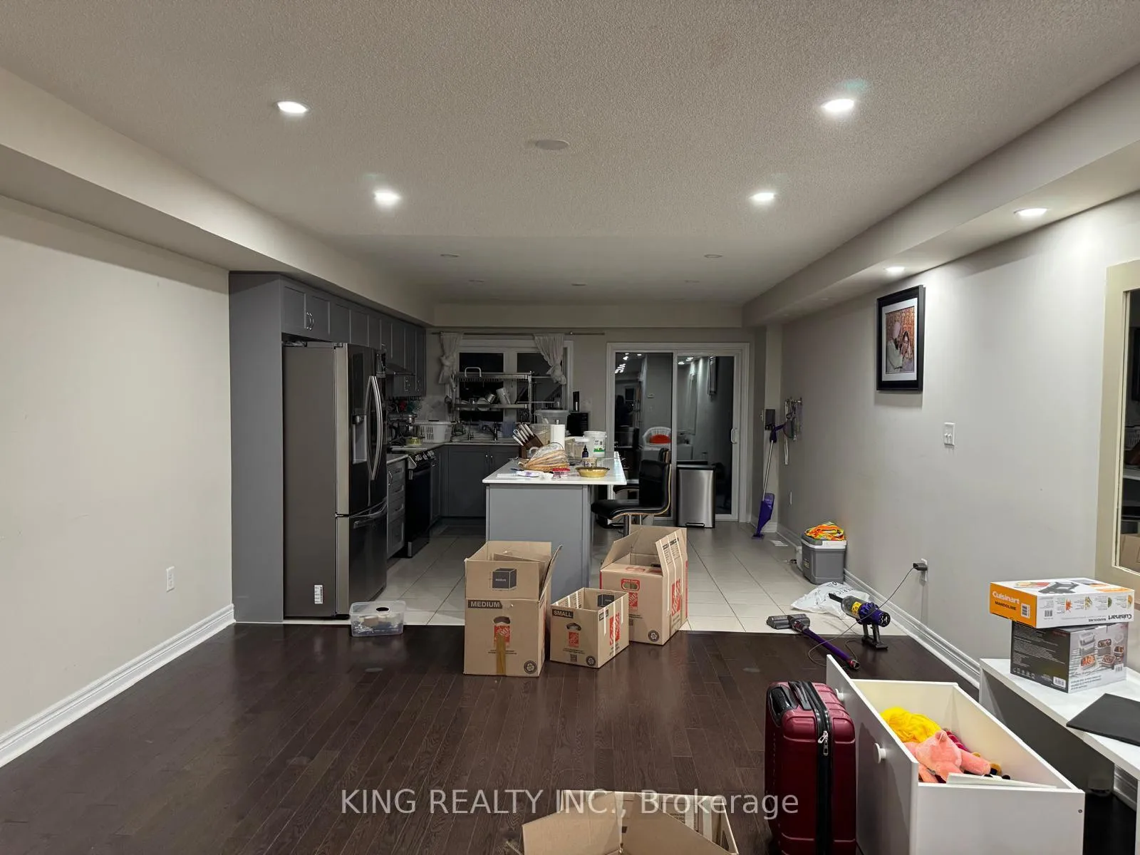 Photo 7 of 27 Finegan Circle, Brampton, Northwest Brampton — HOMEH