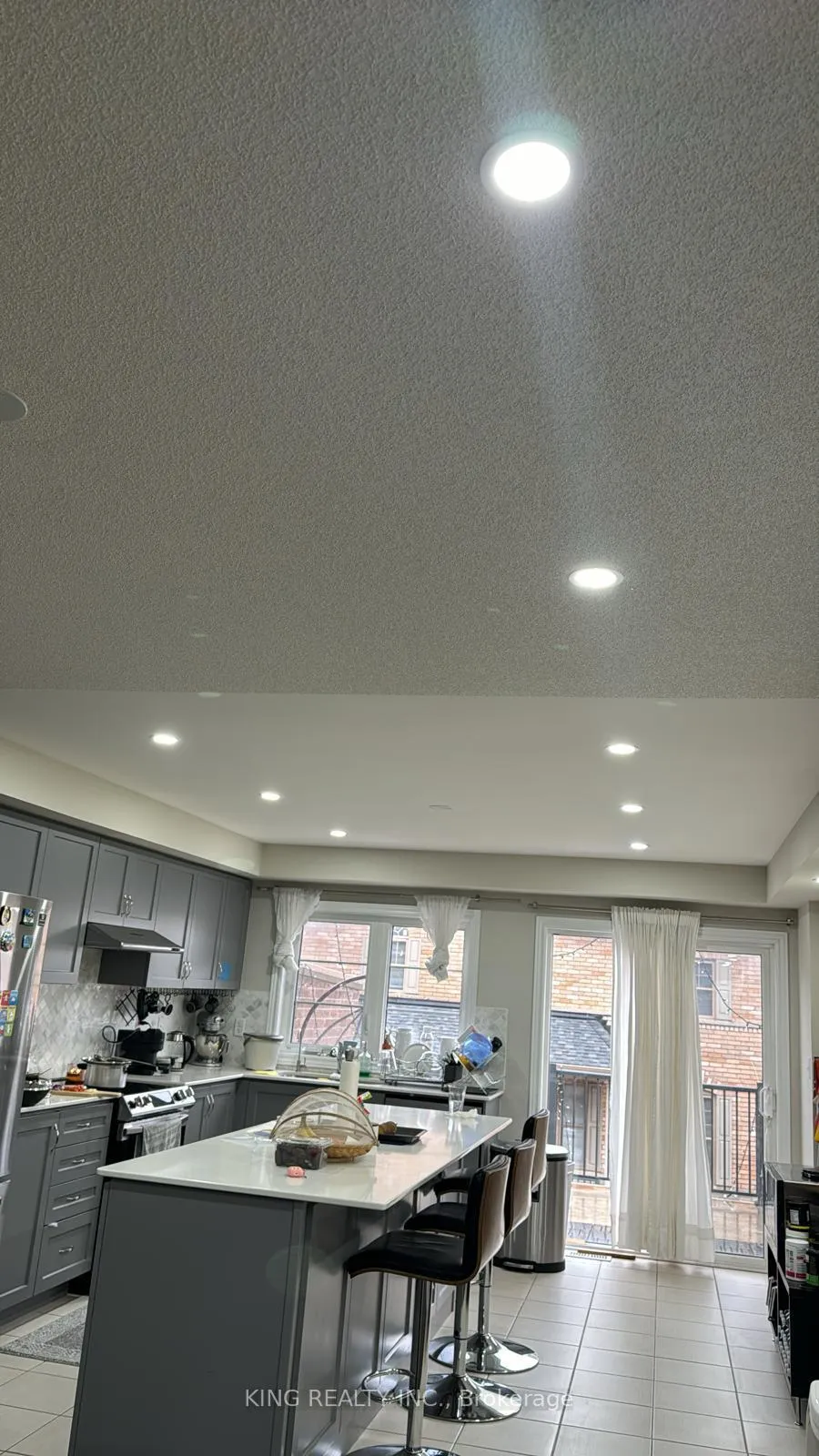 Photo 14 of 27 Finegan Circle, Brampton, Northwest Brampton — HOMEH