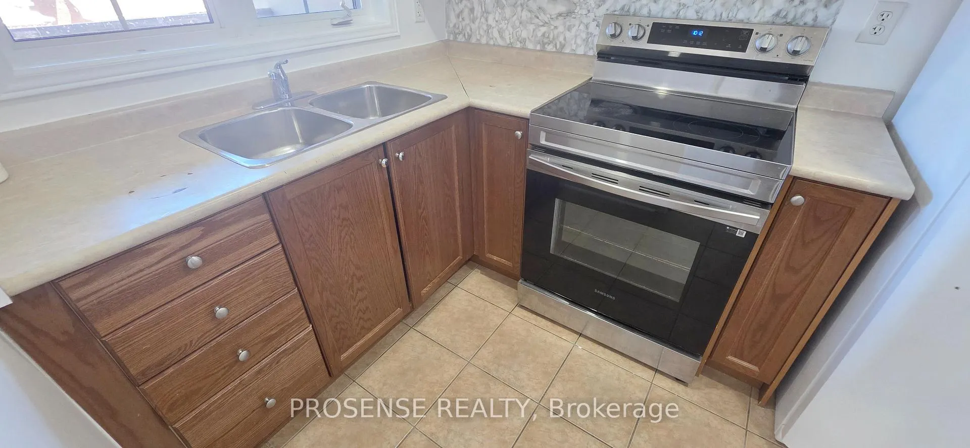 Photo 14 of Unit 13, 9699 Jane Street, Vaughan, Maple — HOMEH