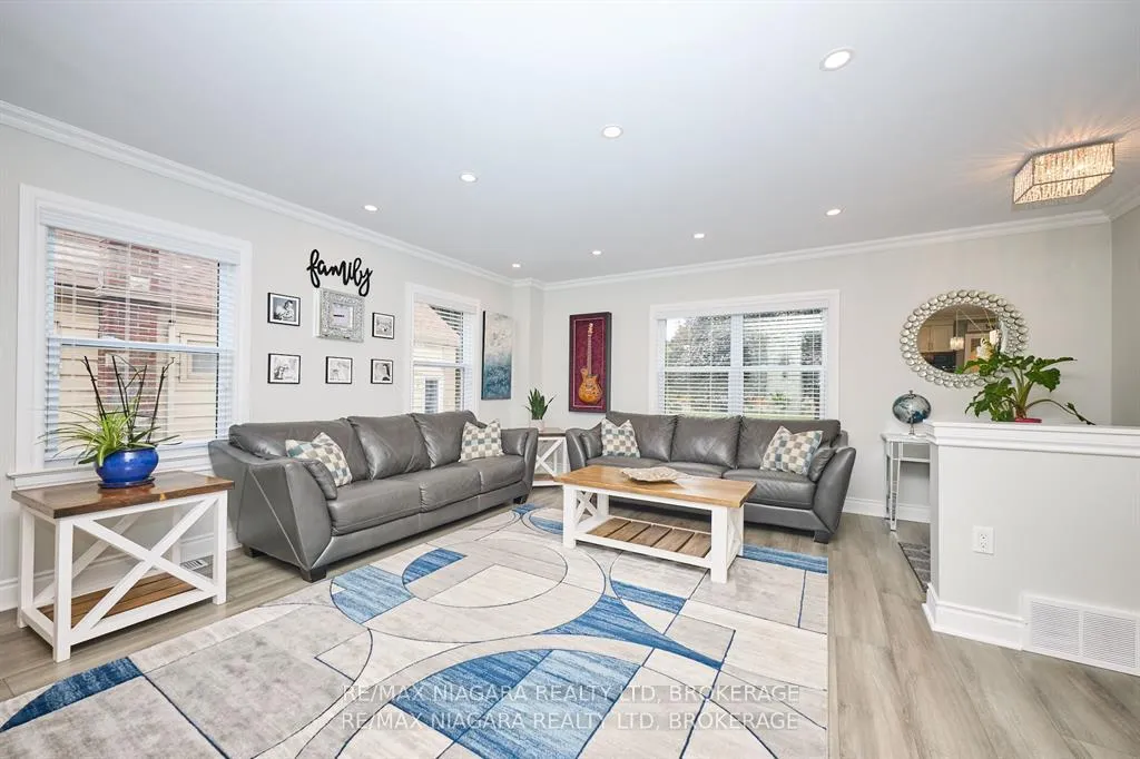 Photo 3 of 5667 Montrose Road, Niagara Falls, Ascot — HOMEH