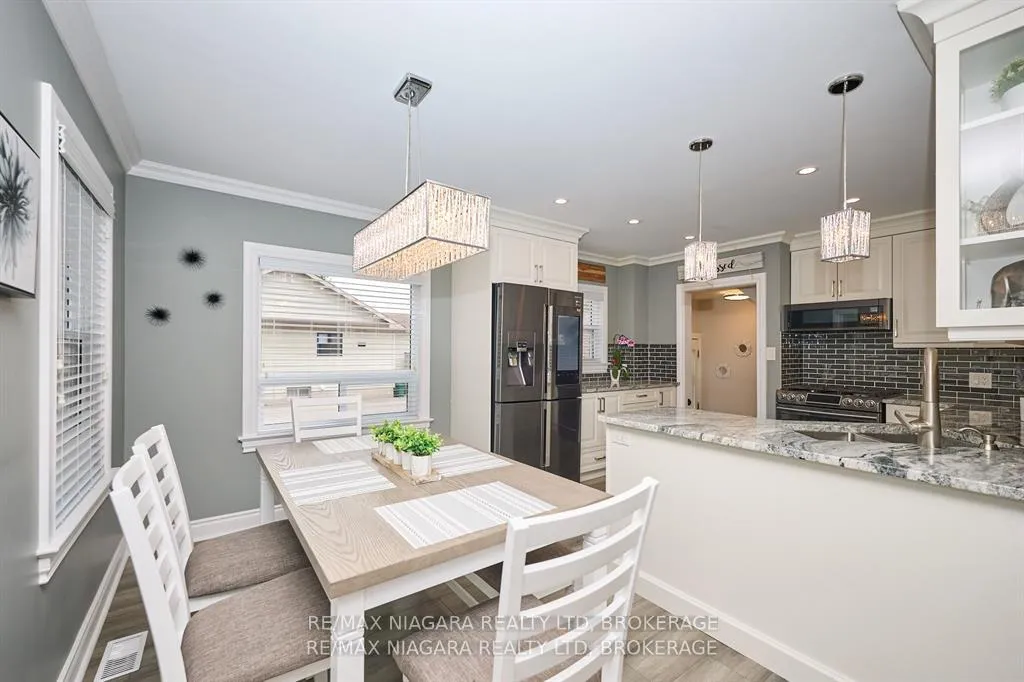 Photo 5 of 5667 Montrose Road, Niagara Falls, Ascot — HOMEH