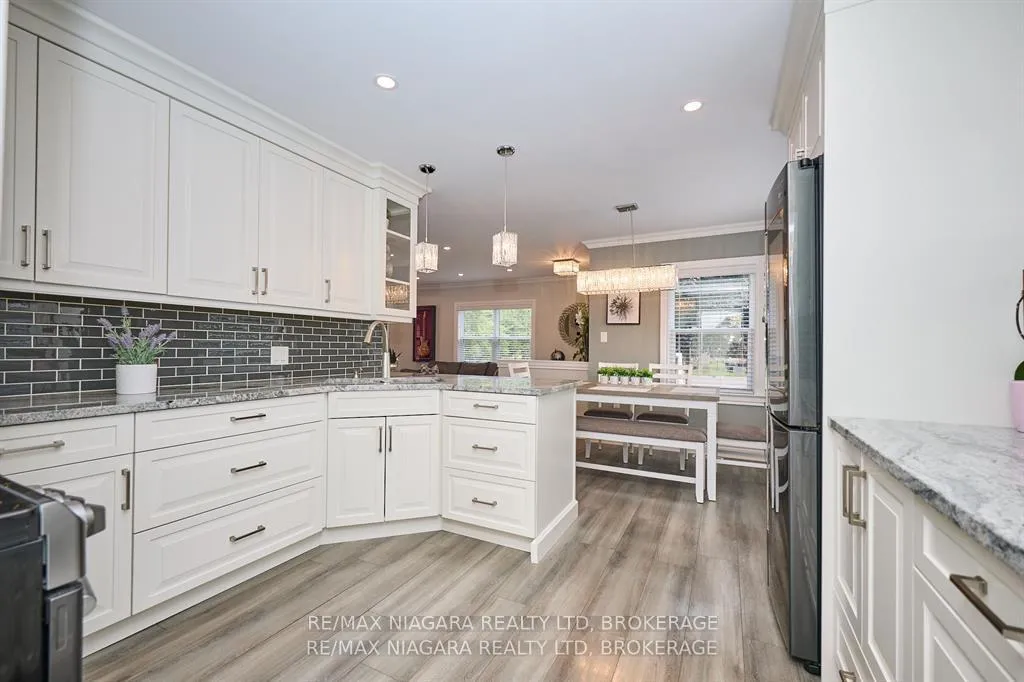 Photo 7 of 5667 Montrose Road, Niagara Falls, Ascot — HOMEH