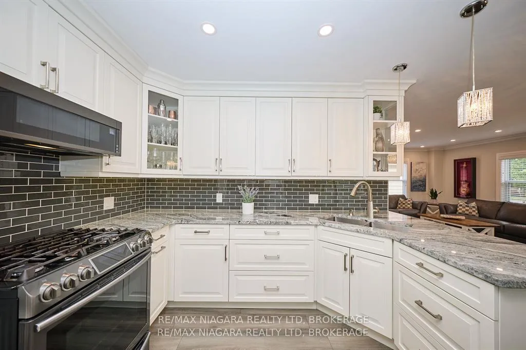 Photo 8 of 5667 Montrose Road, Niagara Falls, Ascot — HOMEH