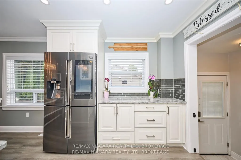 Photo 9 of 5667 Montrose Road, Niagara Falls, Ascot — HOMEH