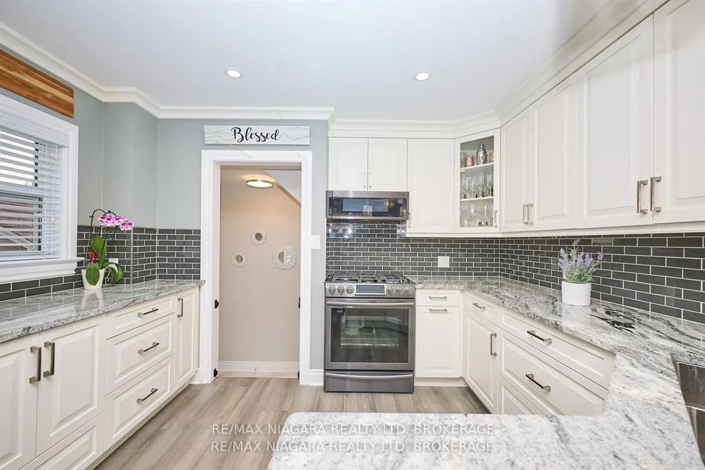 Photo 10 of 5667 Montrose Road, Niagara Falls, Ascot — HOMEH