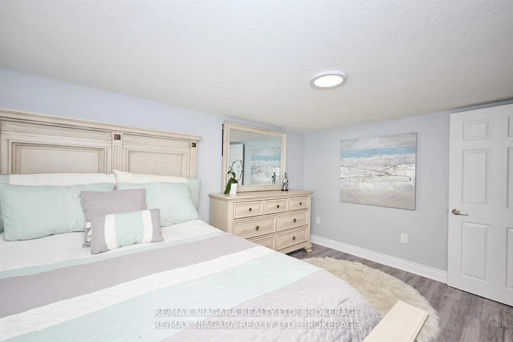 Photo 17 of 5667 Montrose Road, Niagara Falls, Ascot — HOMEH