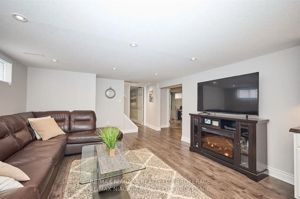 Photo 19 of 5667 Montrose Road, Niagara Falls, Ascot — HOMEH