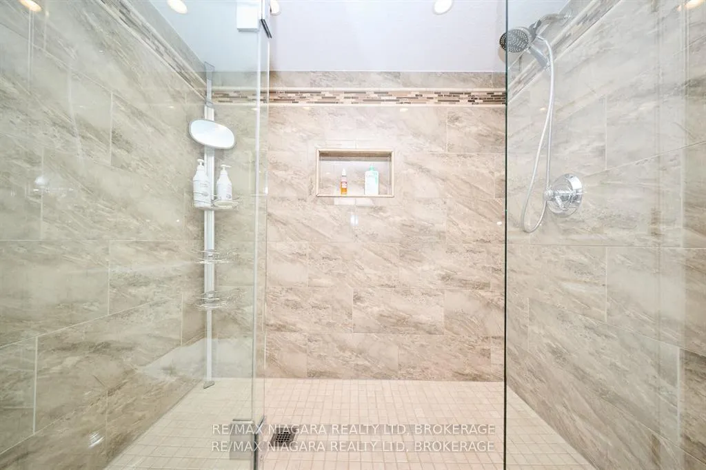 Photo 22 of 5667 Montrose Road, Niagara Falls, Ascot — HOMEH