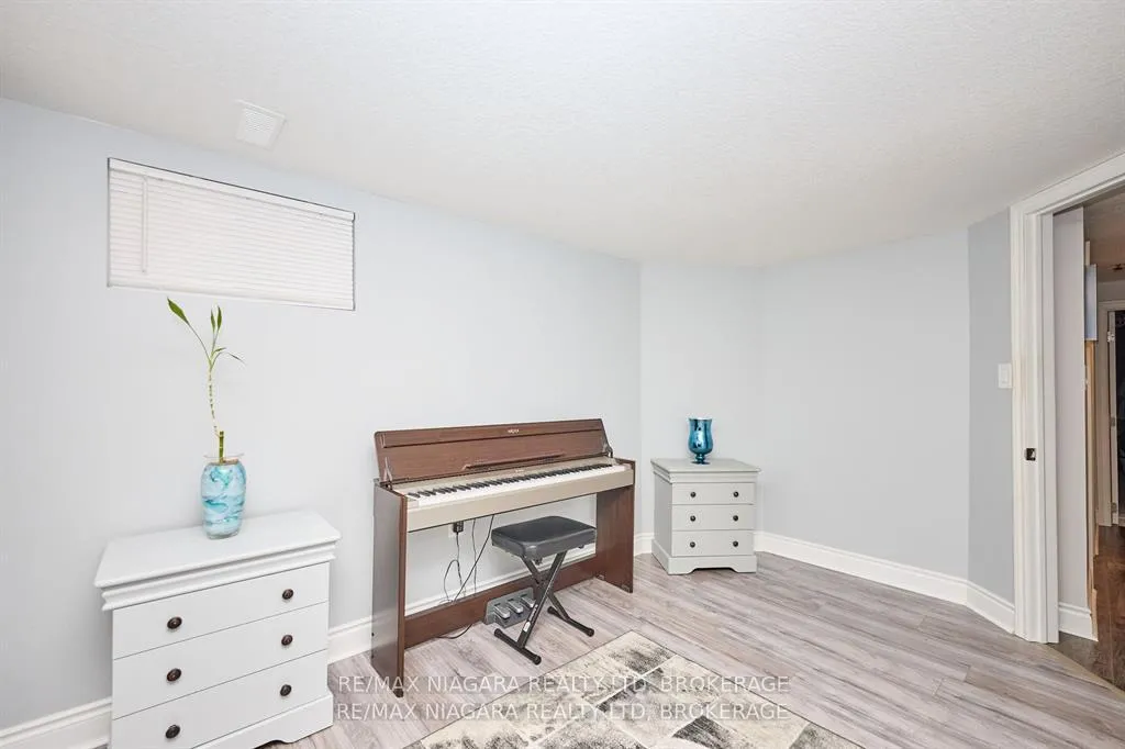 Photo 23 of 5667 Montrose Road, Niagara Falls, Ascot — HOMEH
