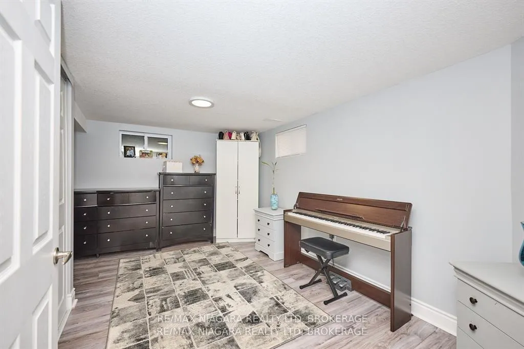 Photo 24 of 5667 Montrose Road, Niagara Falls, Ascot — HOMEH