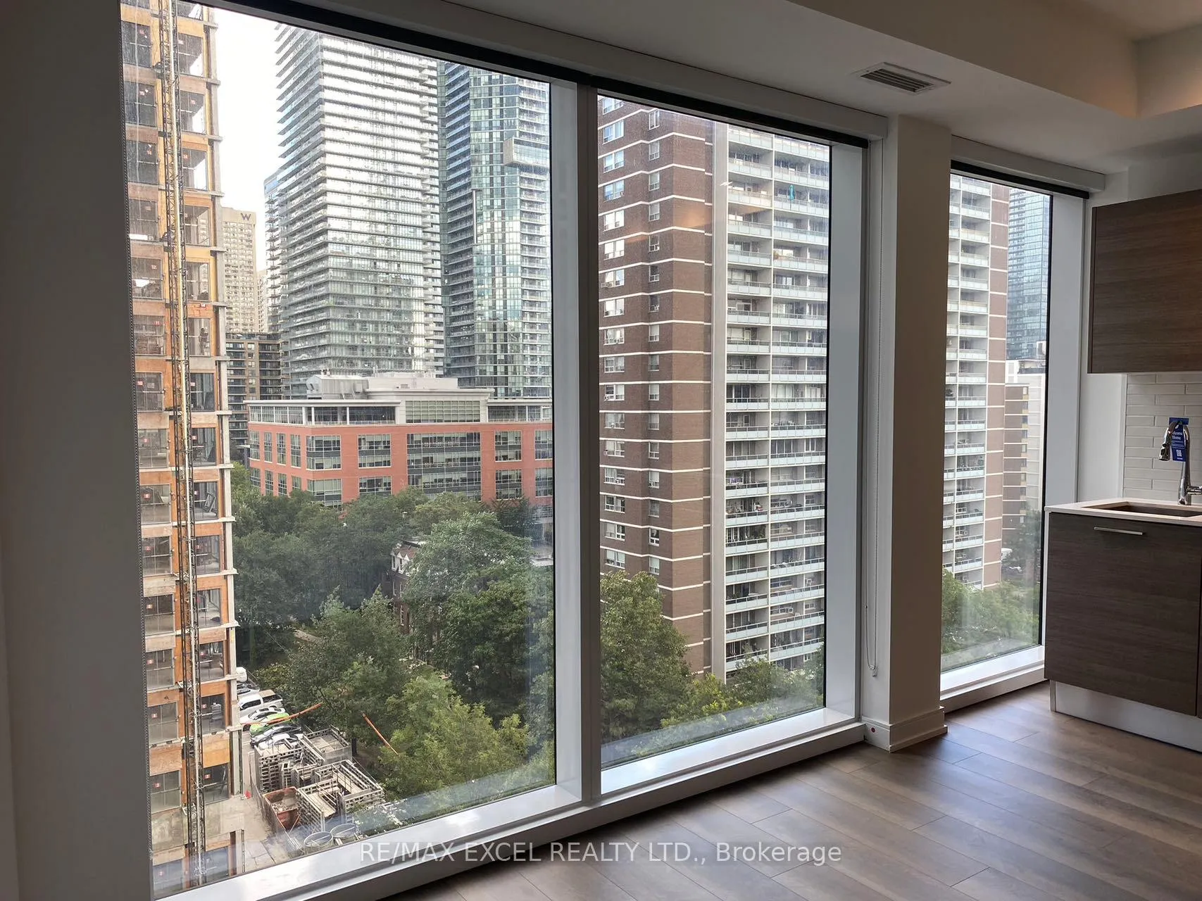 Photo 3 of Unit 1001, 3 Gloucester Street, Toronto, Church-Yonge Corridor — HOMEH
