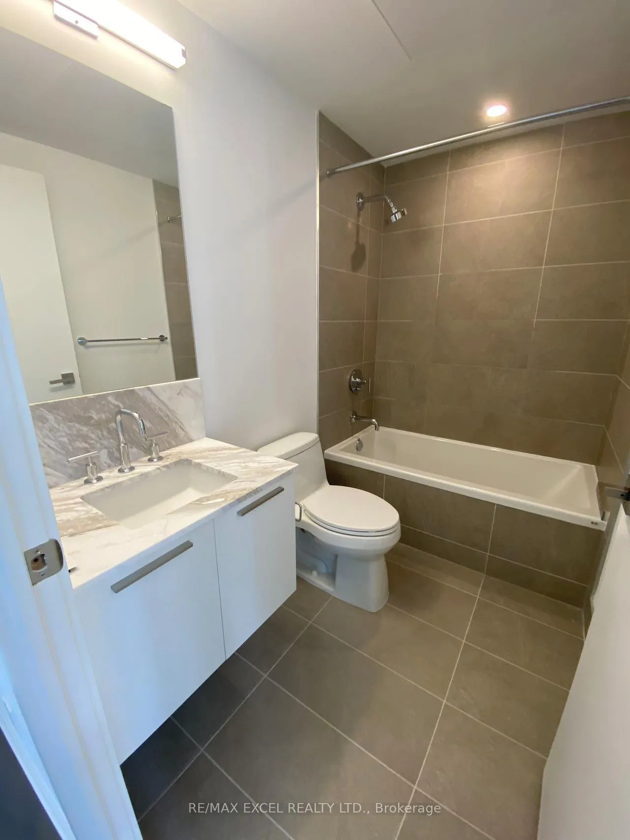 Photo 6 of Unit 1001, 3 Gloucester Street, Toronto, Church-Yonge Corridor — HOMEH