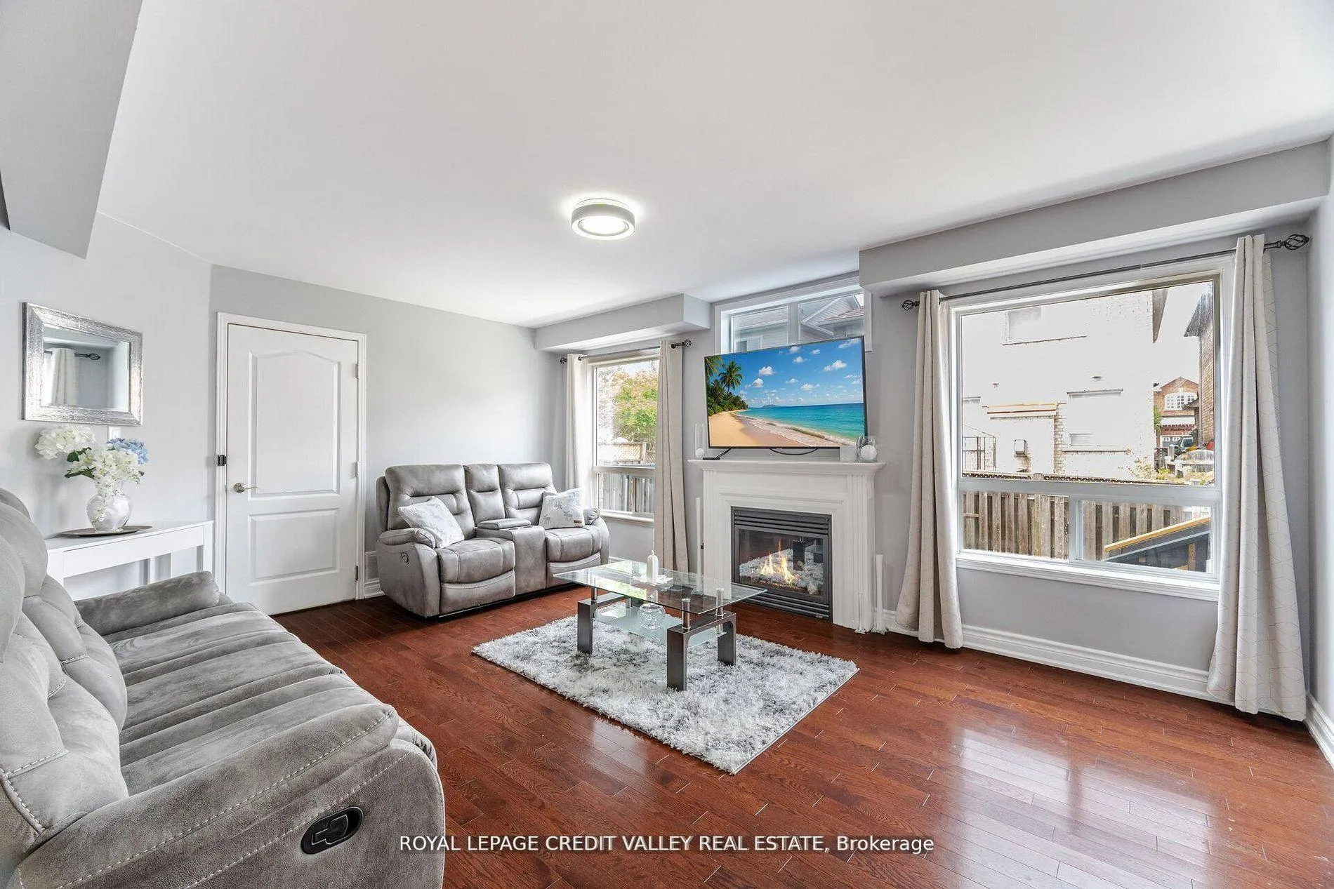 Photo 2 of 12 Greenhalf Drive, Ajax, South East — HOMEH