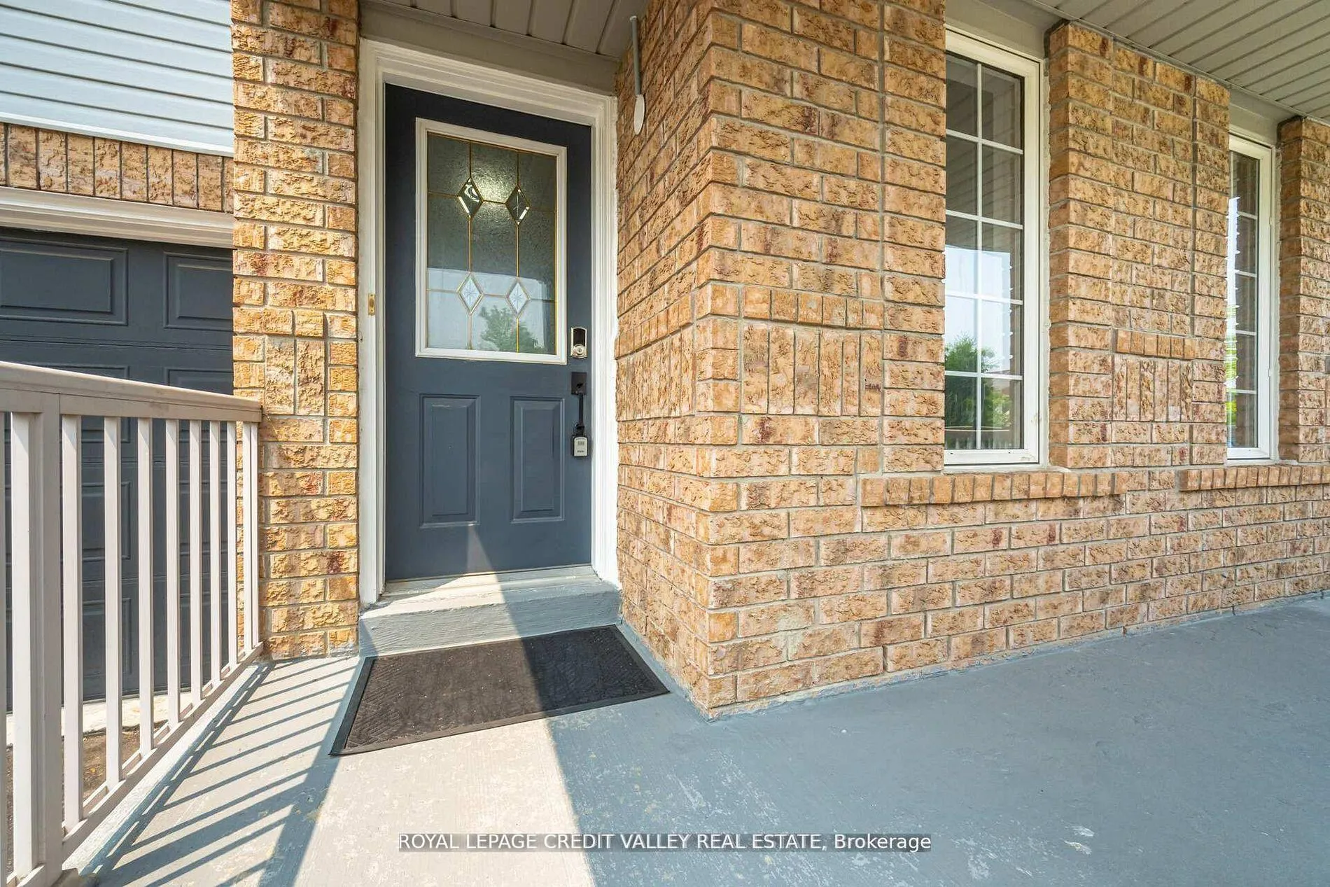 Photo 5 of 12 Greenhalf Drive, Ajax, South East — HOMEH