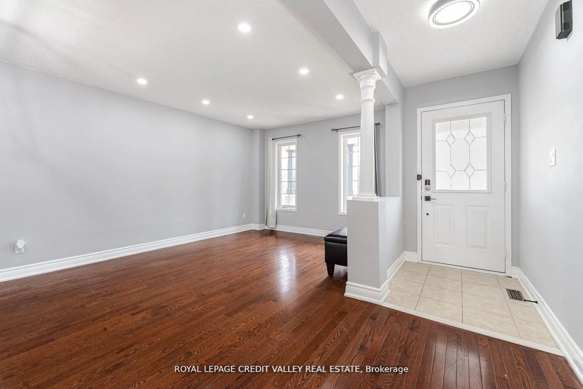 Photo 6 of 12 Greenhalf Drive, Ajax, South East — HOMEH