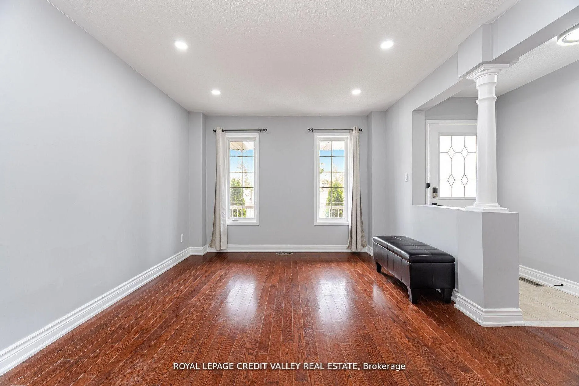Photo 8 of 12 Greenhalf Drive, Ajax, South East — HOMEH