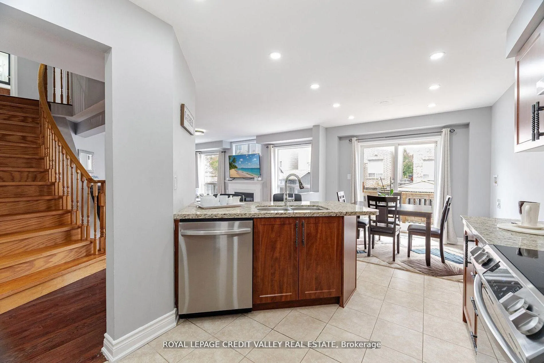 Photo 16 of 12 Greenhalf Drive, Ajax, South East — HOMEH