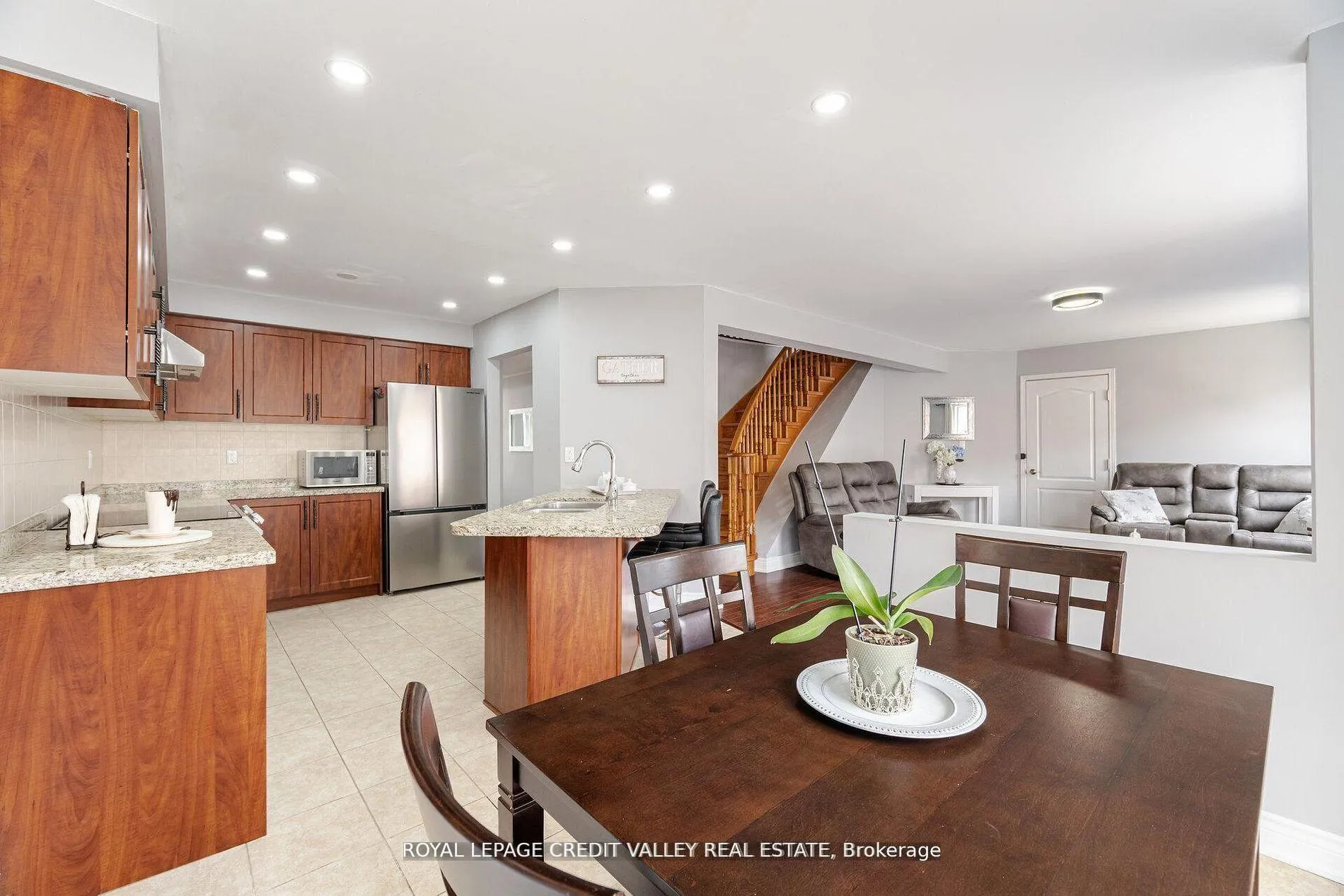 Photo 17 of 12 Greenhalf Drive, Ajax, South East — HOMEH