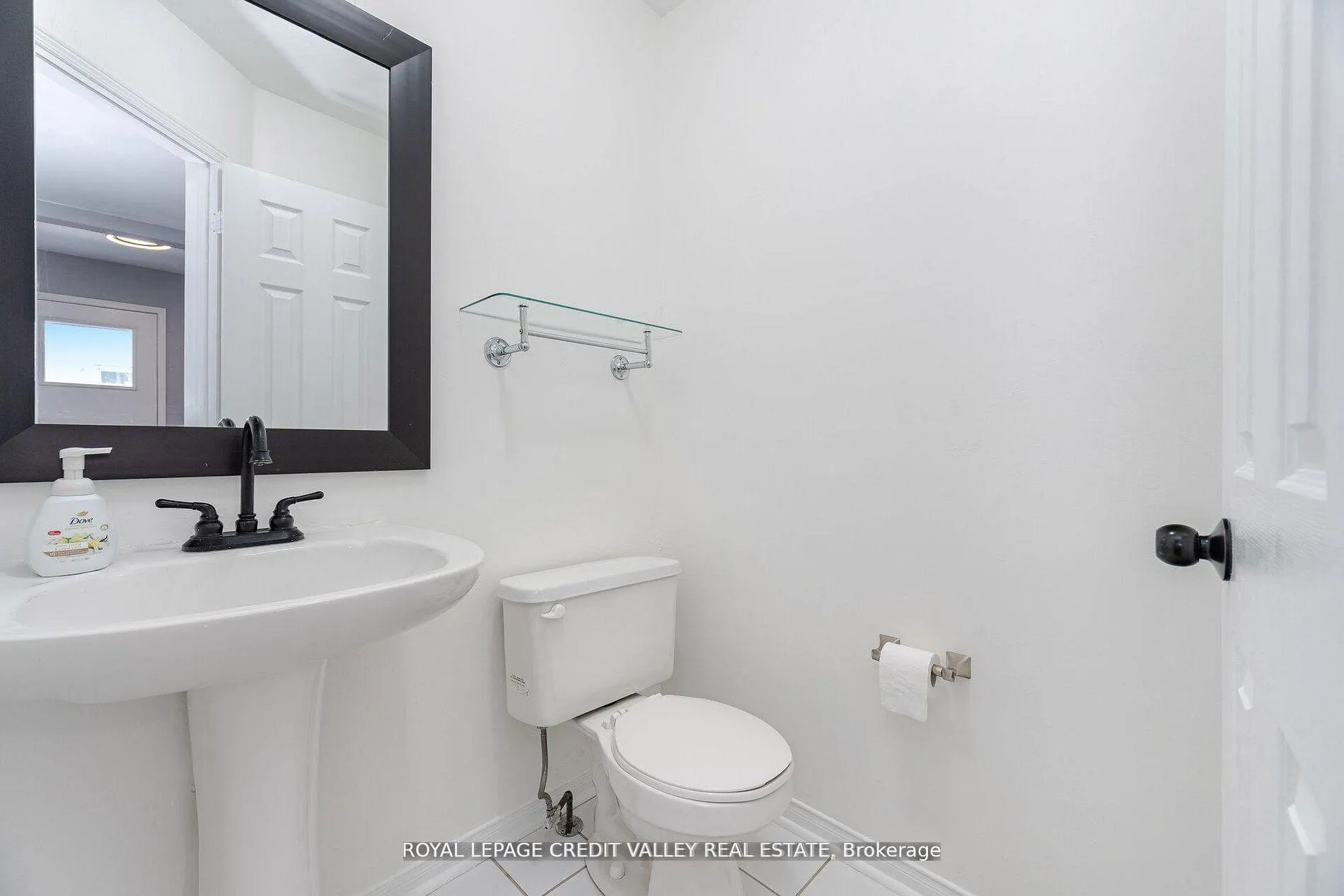 Photo 20 of 12 Greenhalf Drive, Ajax, South East — HOMEH
