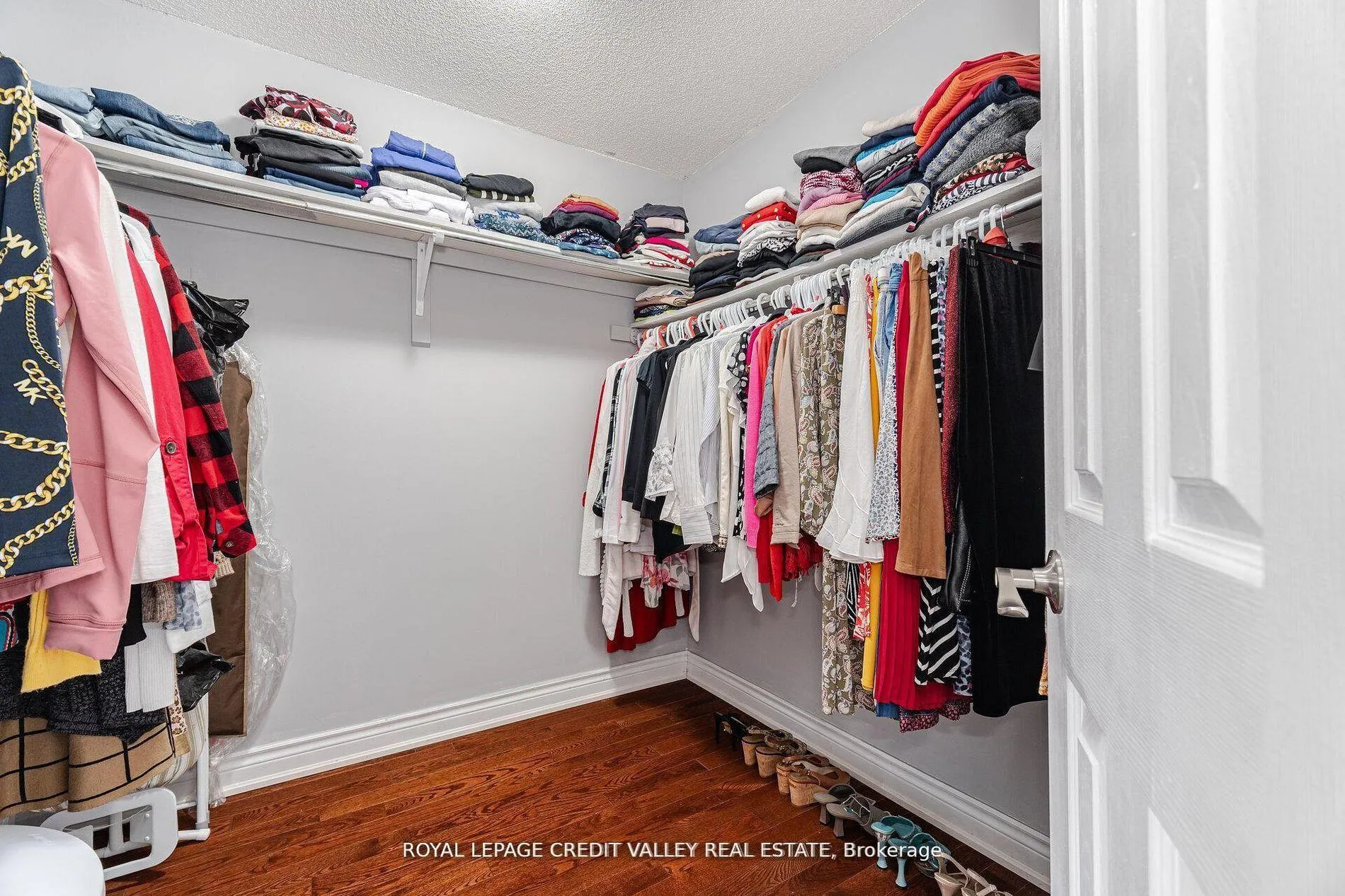 Photo 25 of 12 Greenhalf Drive, Ajax, South East — HOMEH