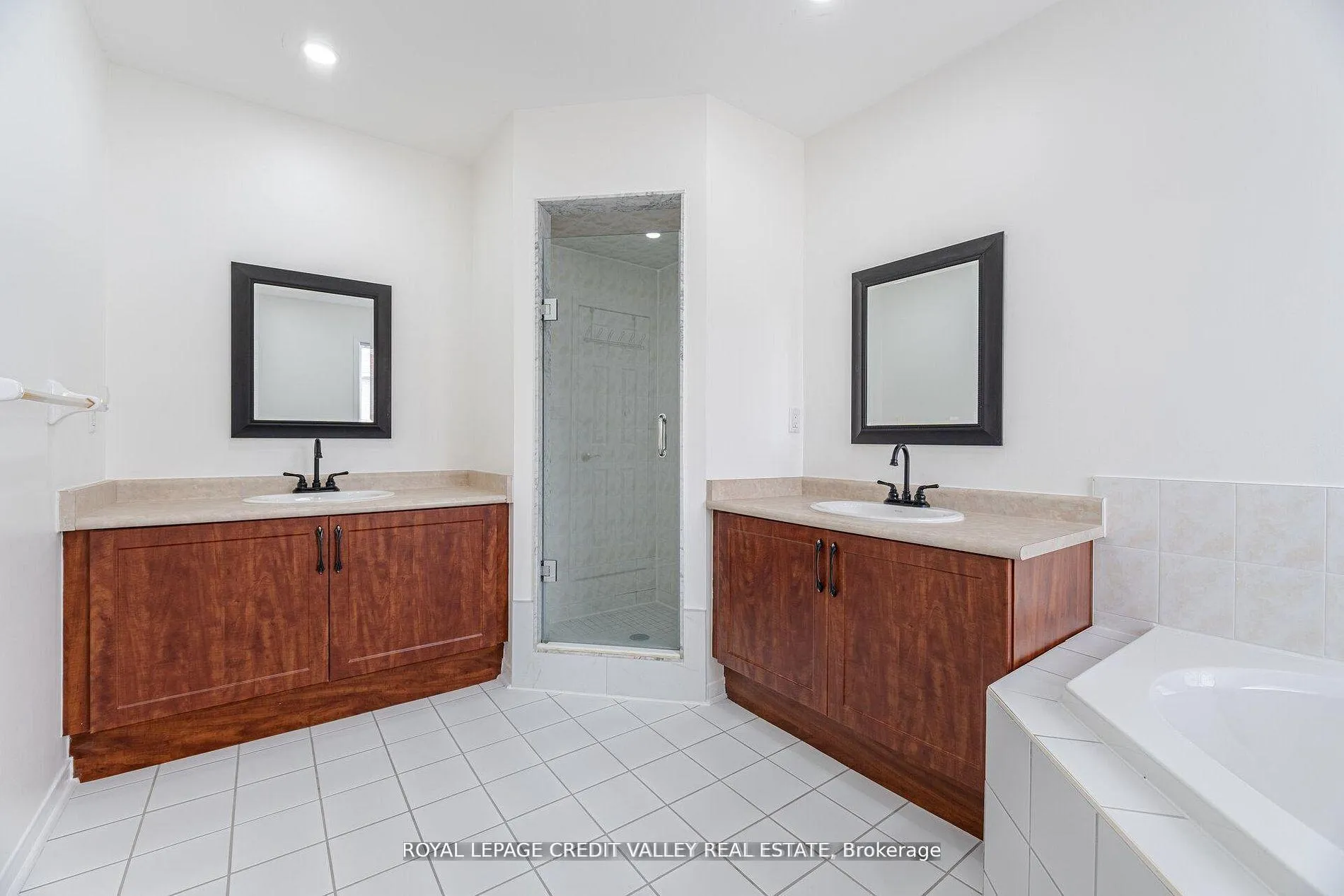 Photo 26 of 12 Greenhalf Drive, Ajax, South East — HOMEH