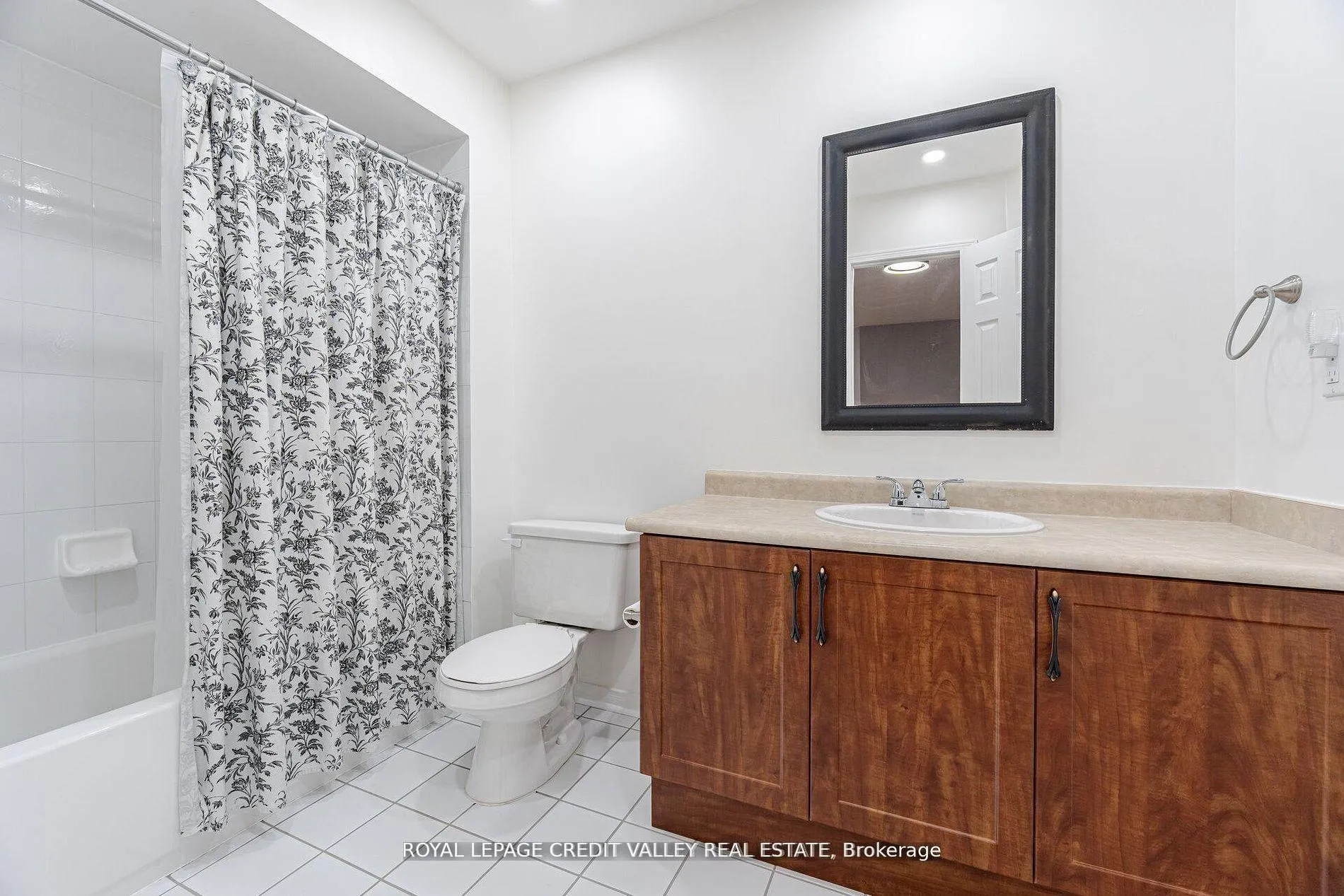 Photo 36 of 12 Greenhalf Drive, Ajax, South East — HOMEH