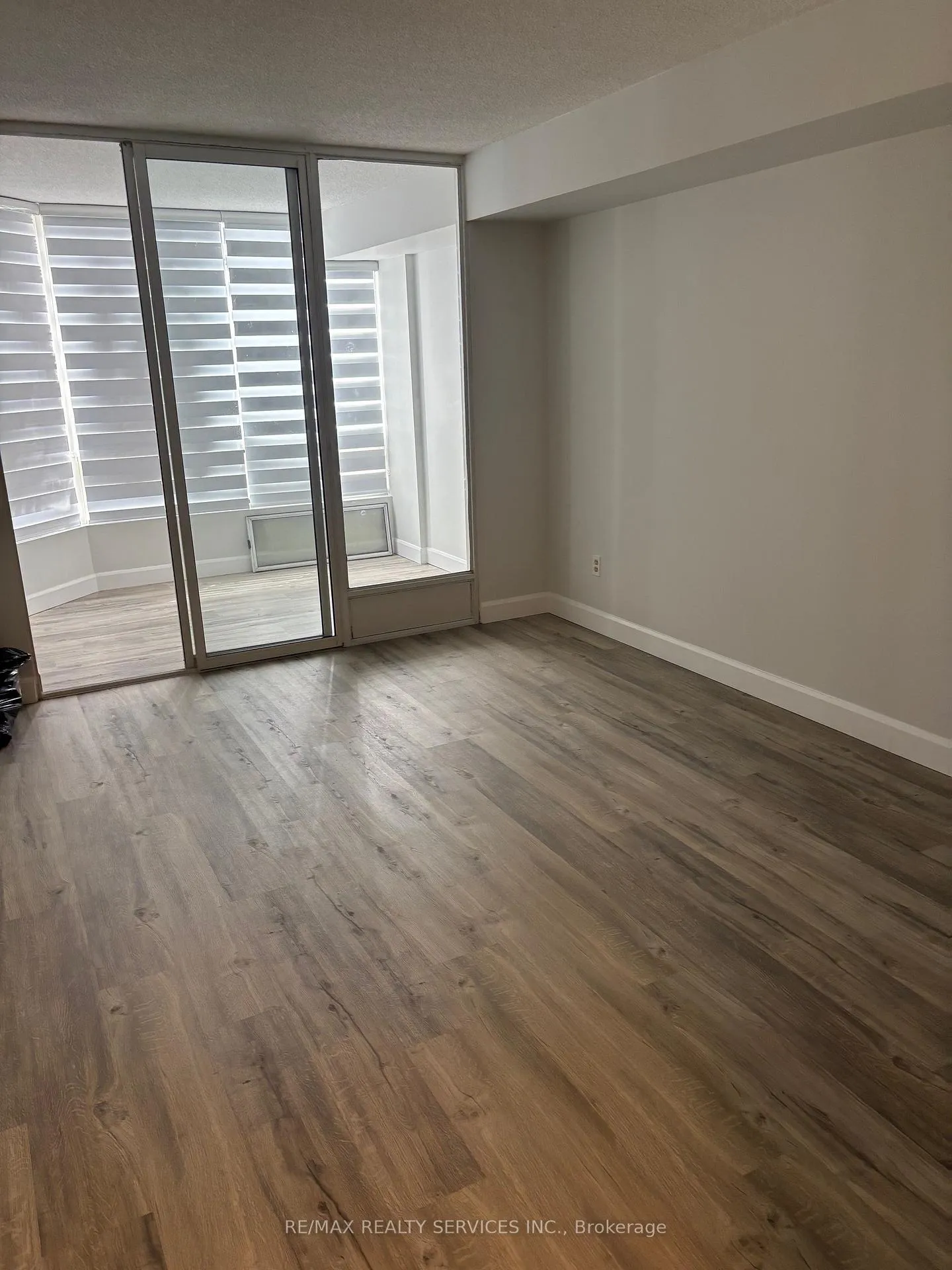 Photo 1 of Unit 1006, 26 Hanover Road, Brampton, Queen Street Corridor — HOMEH