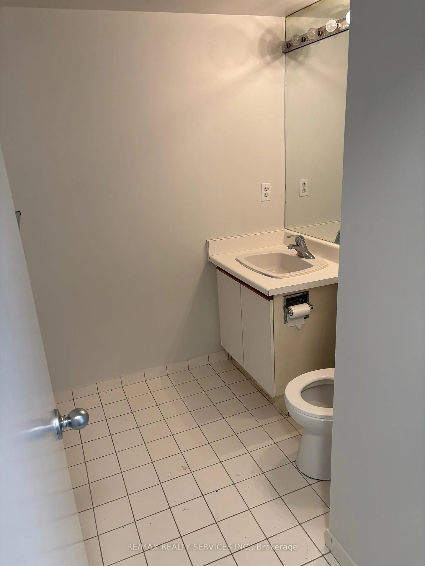 Photo 2 of Unit 1006, 26 Hanover Road, Brampton, Queen Street Corridor — HOMEH