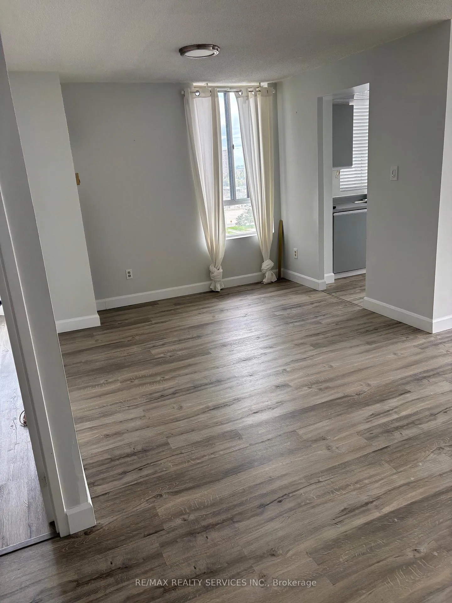 Photo 5 of Unit 1006, 26 Hanover Road, Brampton, Queen Street Corridor — HOMEH
