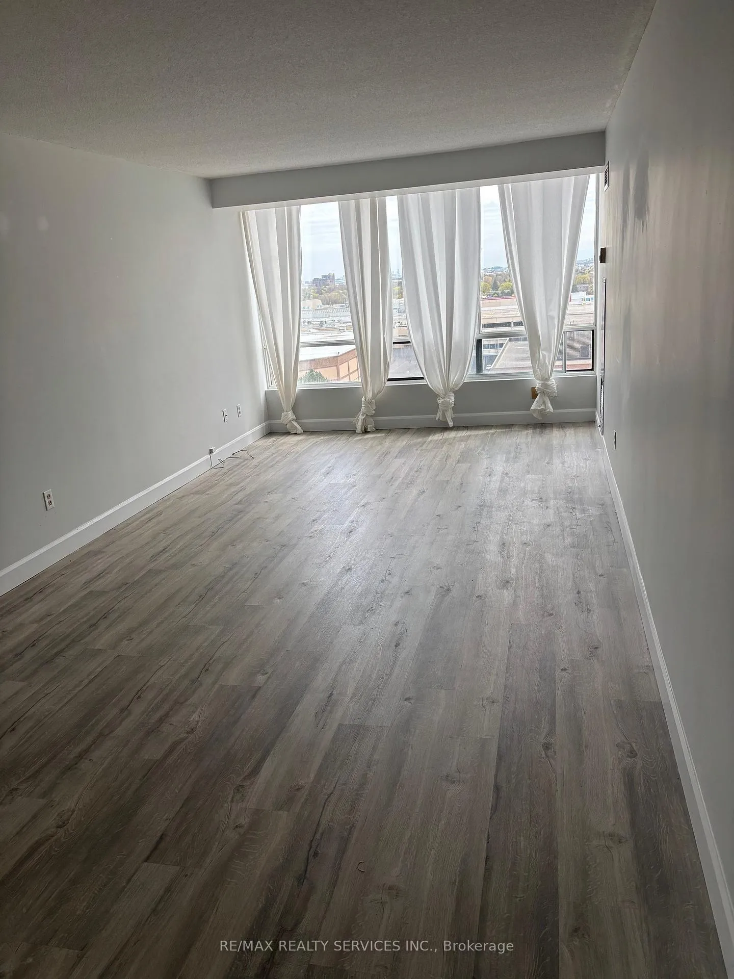 Photo 6 of Unit 1006, 26 Hanover Road, Brampton, Queen Street Corridor — HOMEH