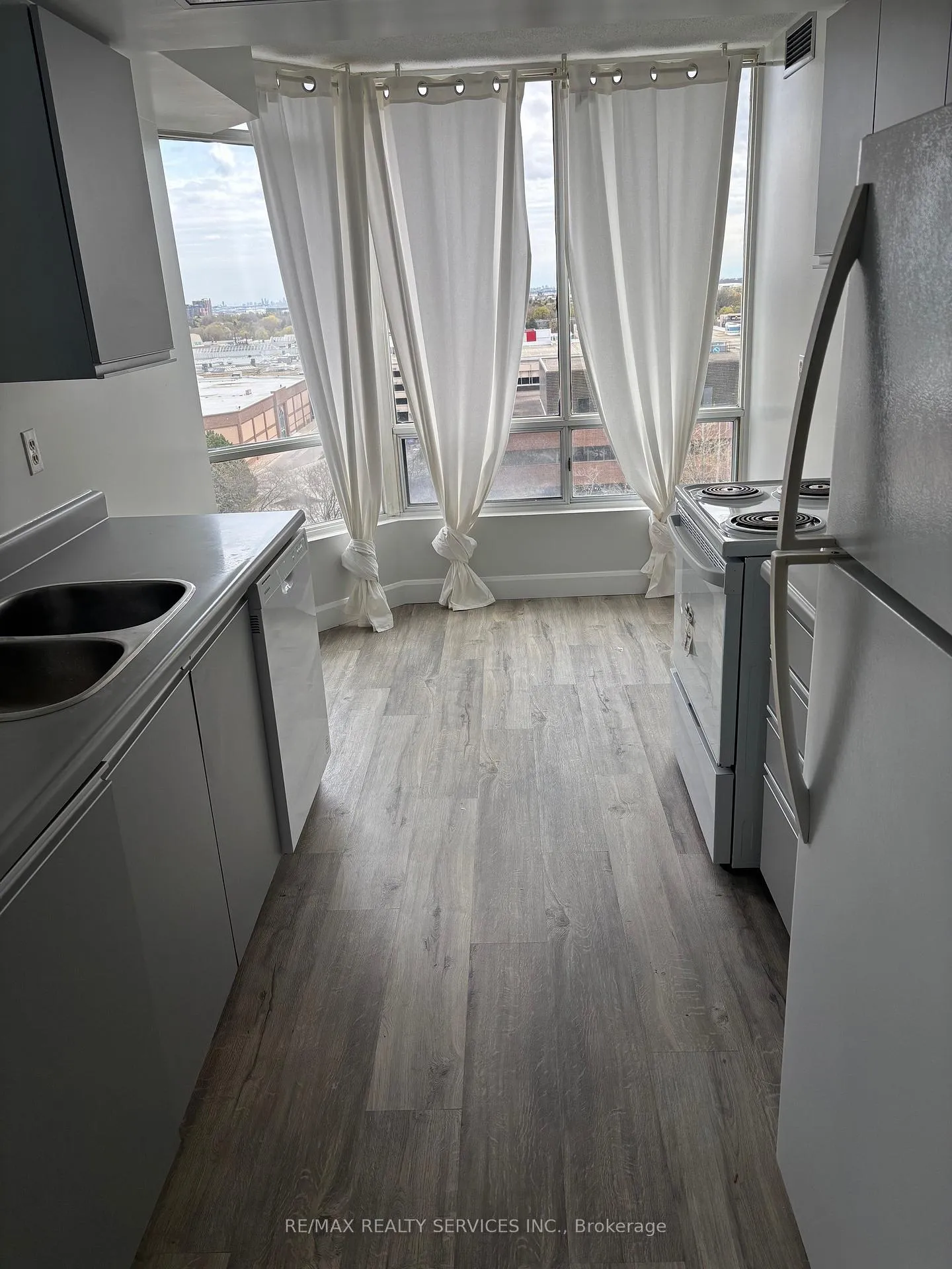 Photo 7 of Unit 1006, 26 Hanover Road, Brampton, Queen Street Corridor — HOMEH