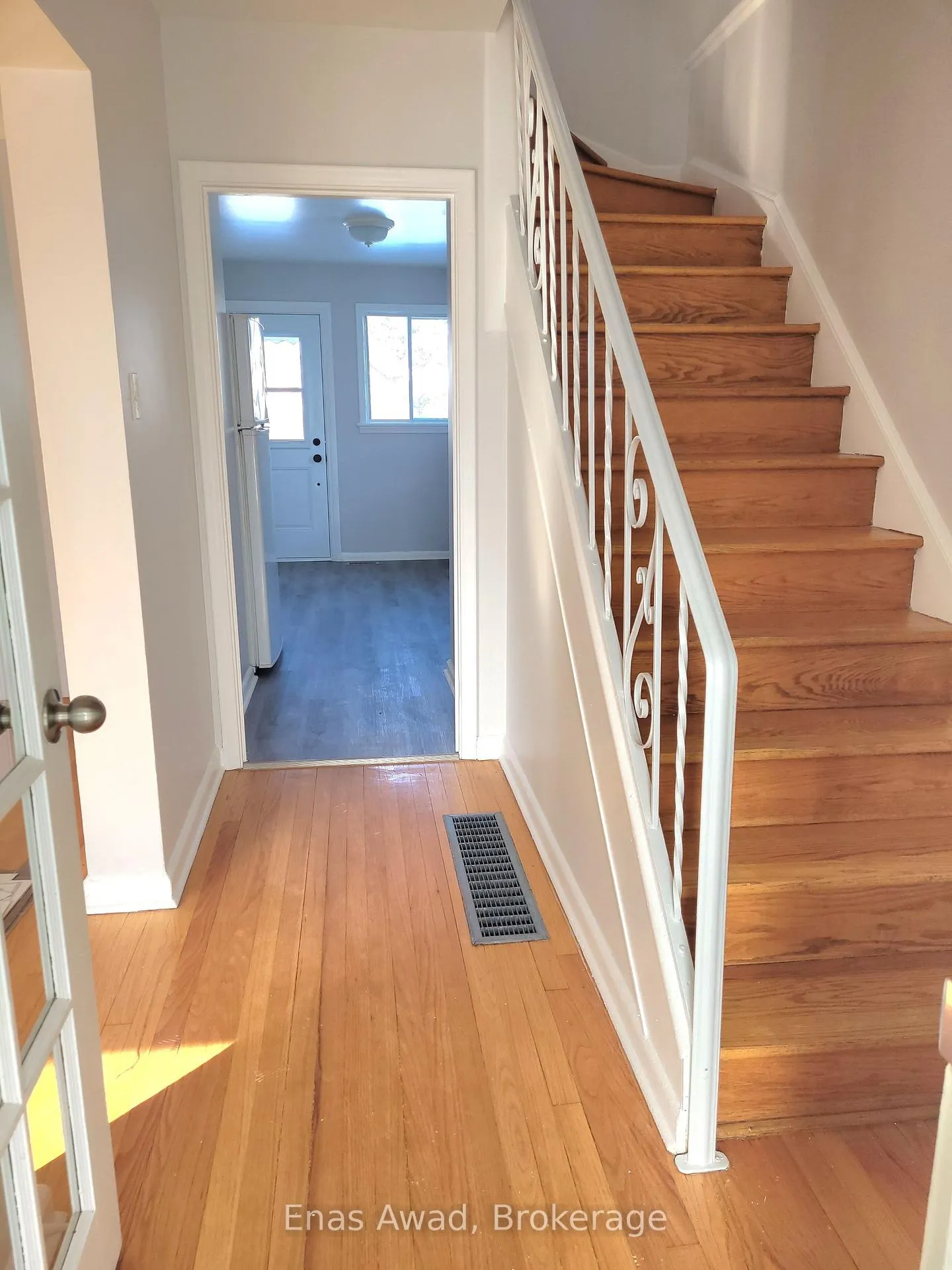 Photo 2 of Unit A, 1677 Baseline Road, Ottawa, Bel Air Heights — HOMEH
