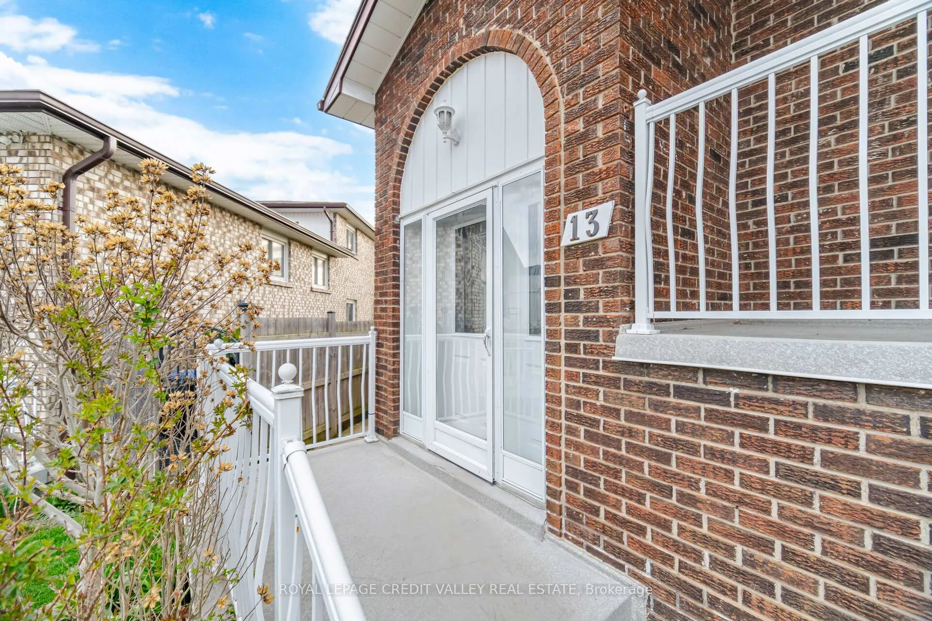 Photo 3 of 13 Cheryl Court, Brampton, Brampton North — HOMEH