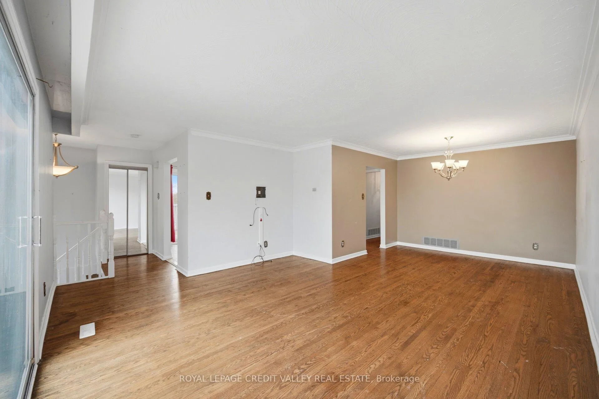 Photo 7 of 13 Cheryl Court, Brampton, Brampton North — HOMEH