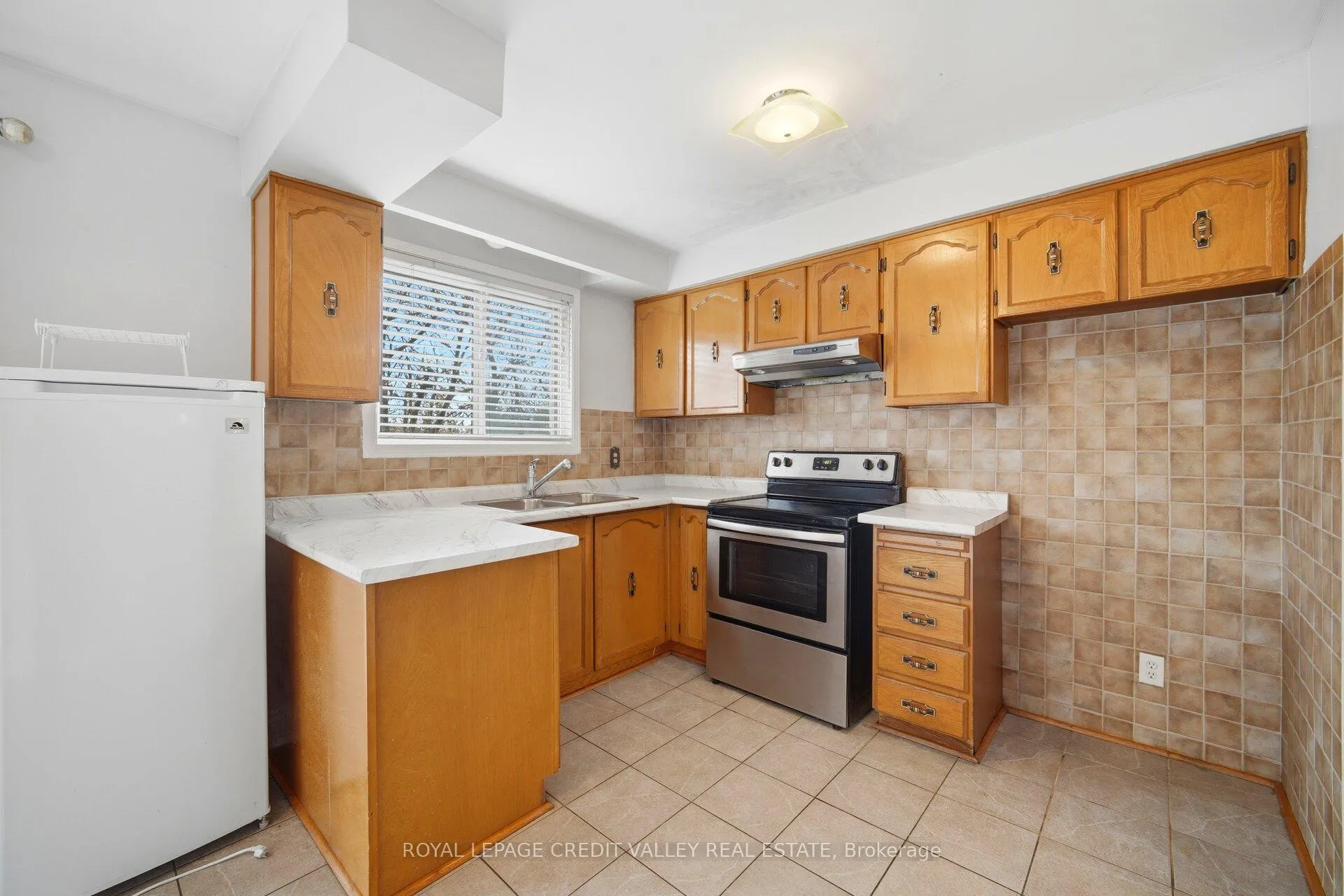 Photo 15 of 13 Cheryl Court, Brampton, Brampton North — HOMEH