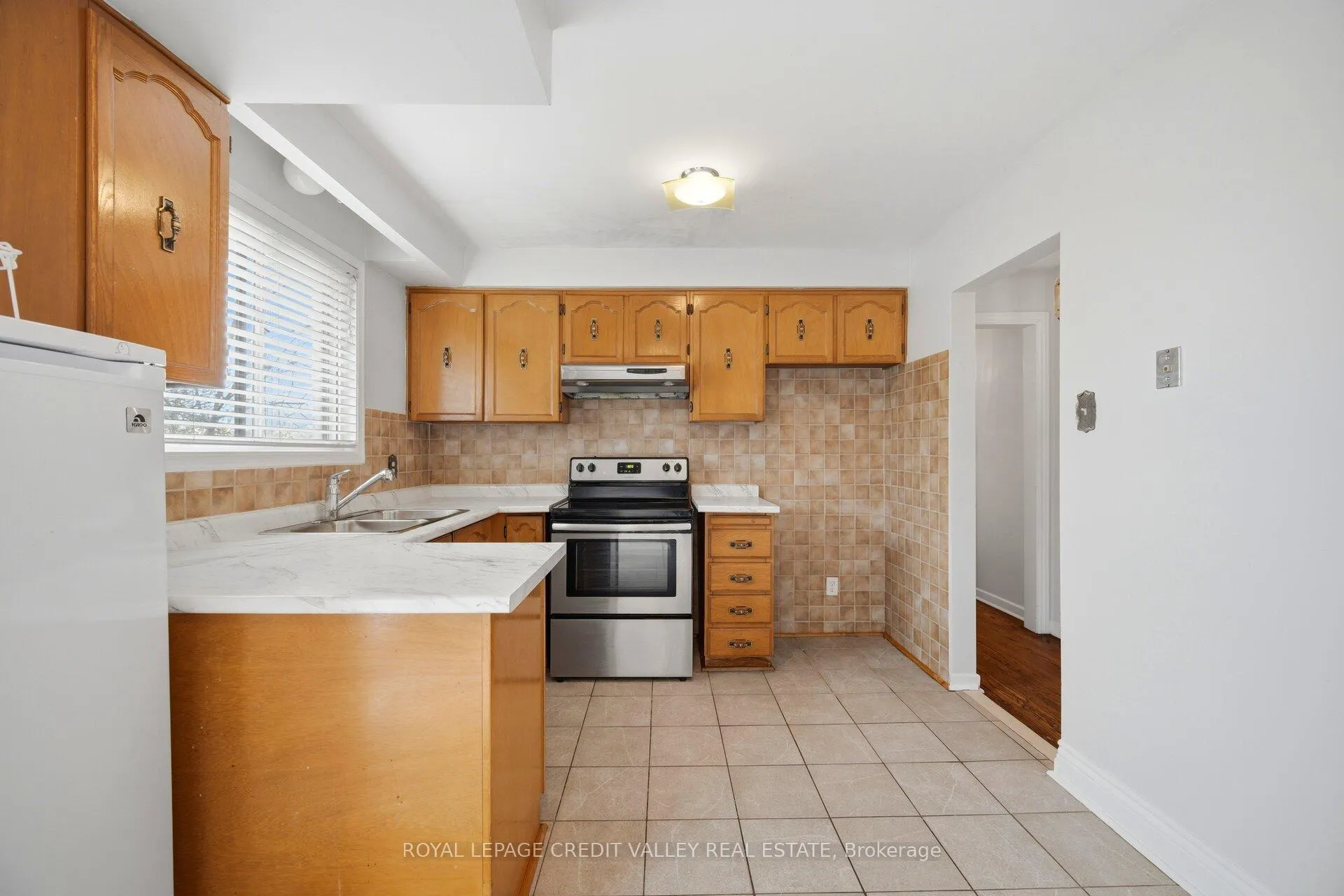 Photo 16 of 13 Cheryl Court, Brampton, Brampton North — HOMEH