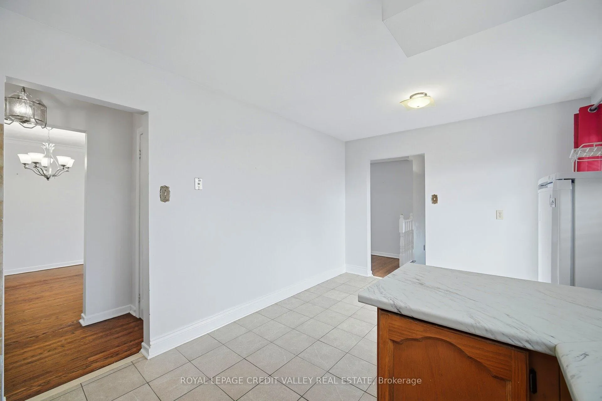 Photo 17 of 13 Cheryl Court, Brampton, Brampton North — HOMEH