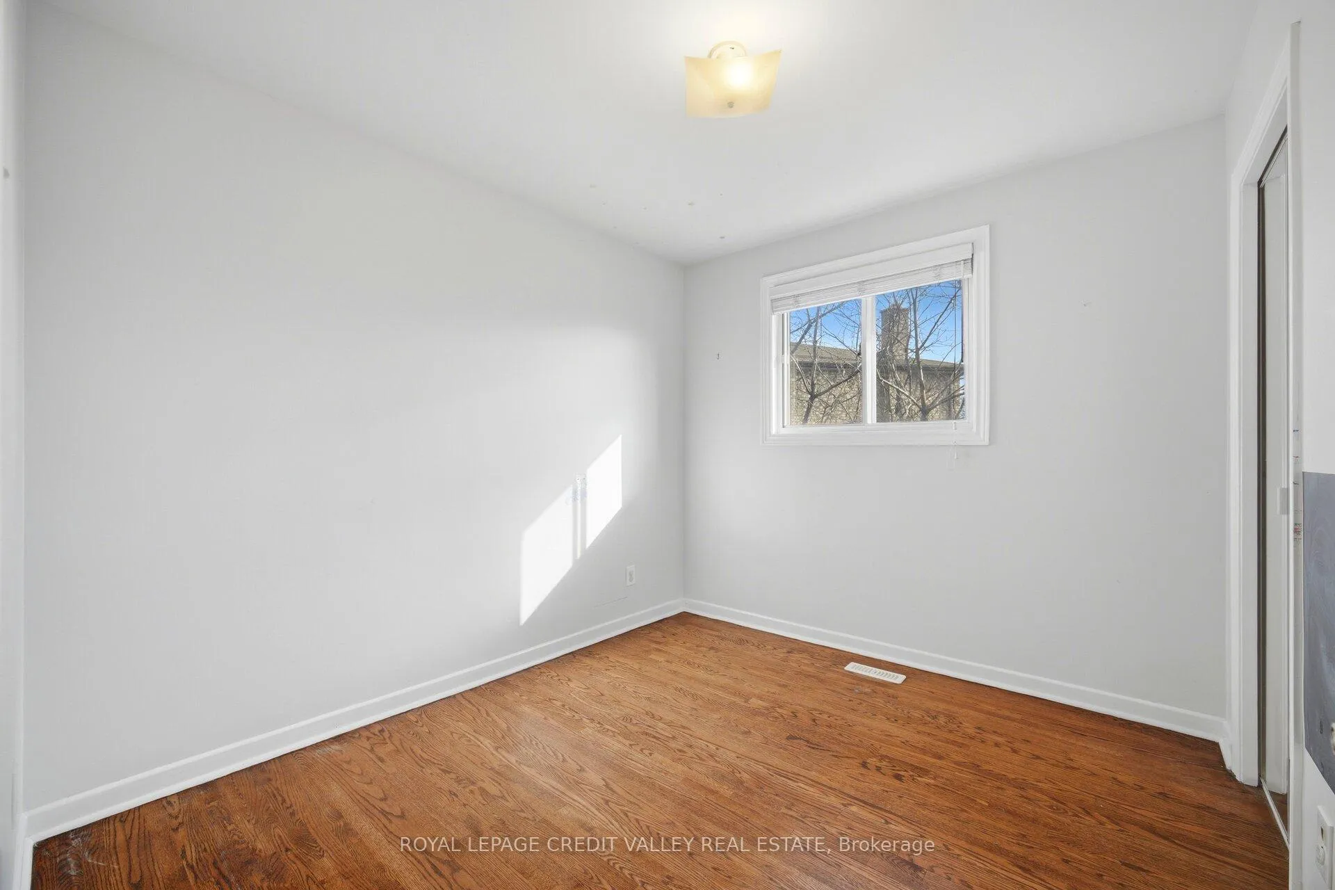 Photo 26 of 13 Cheryl Court, Brampton, Brampton North — HOMEH