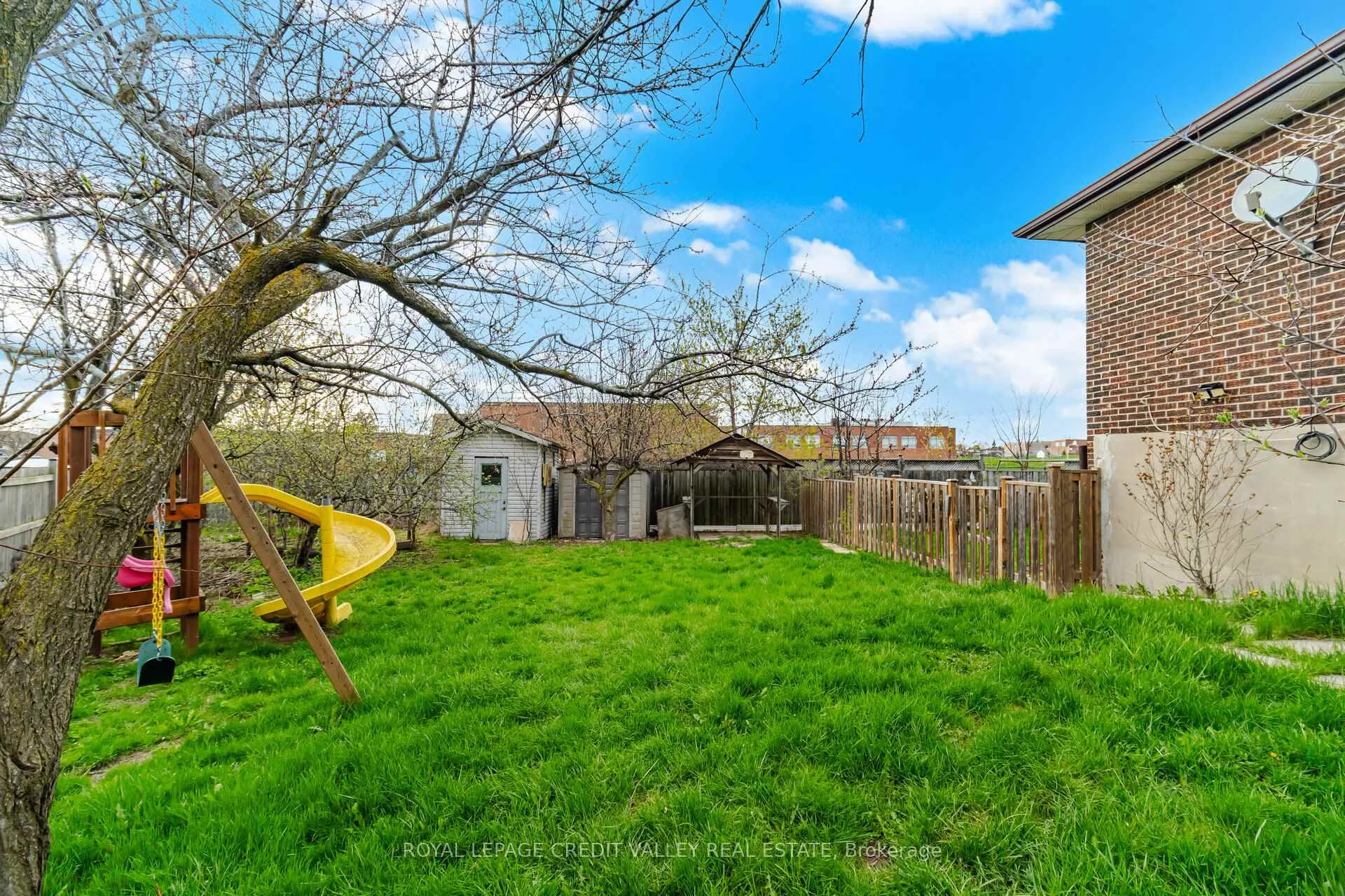 Photo 31 of 13 Cheryl Court, Brampton, Brampton North — HOMEH