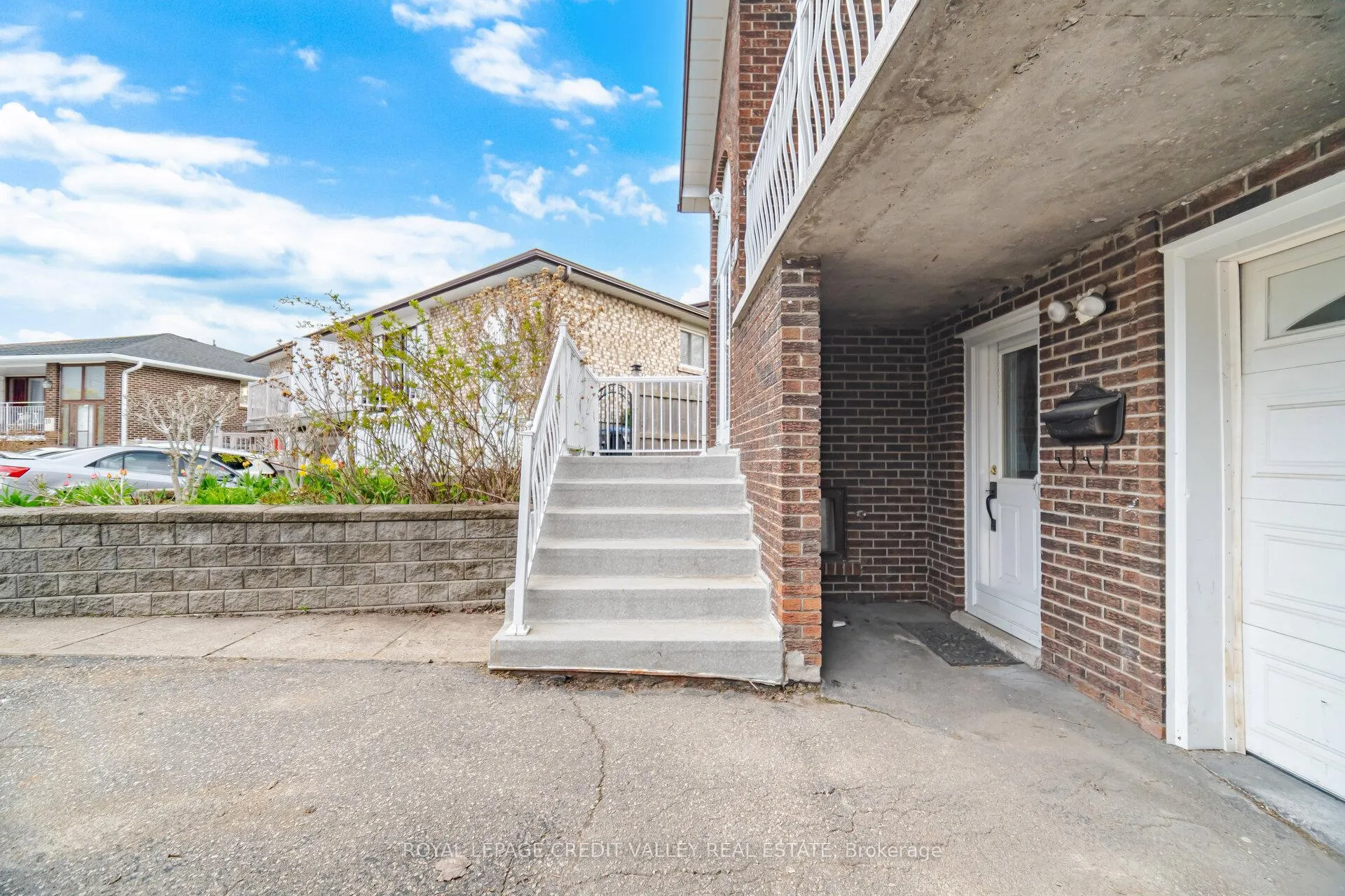 Photo 32 of 13 Cheryl Court, Brampton, Brampton North — HOMEH