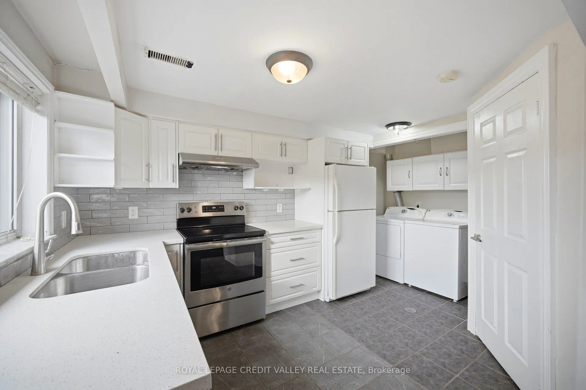 Photo 36 of 13 Cheryl Court, Brampton, Brampton North — HOMEH